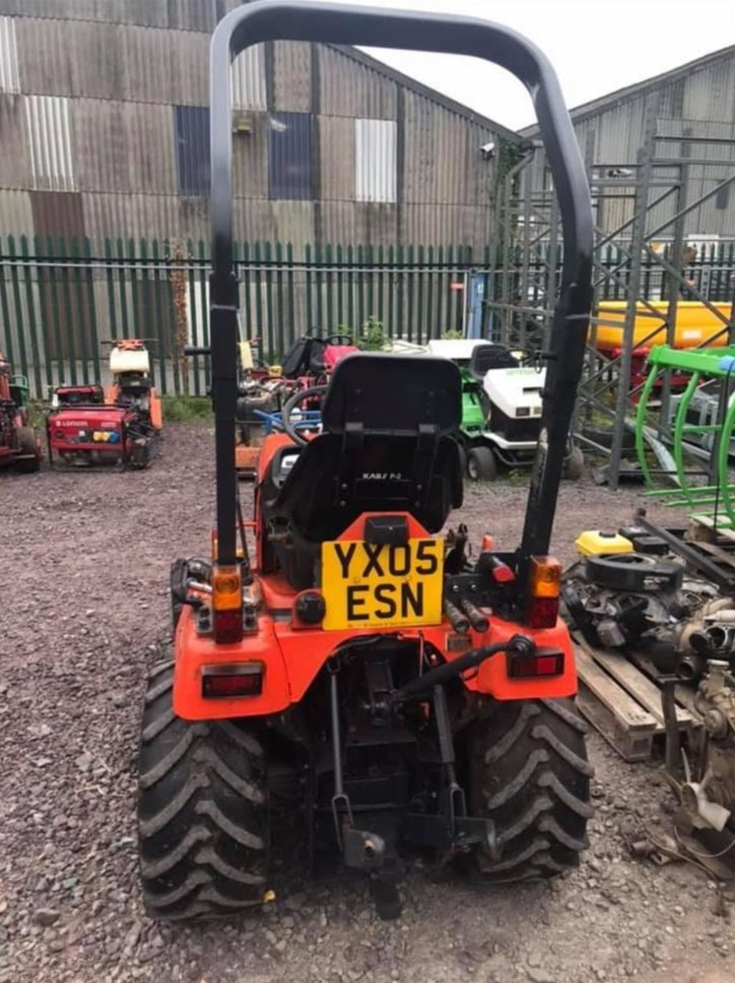 2005 Kubota BX2200 Compact Tractor With Underslung Deck Runs Drives And Cuts *NO VAT* - Image 3 of 4