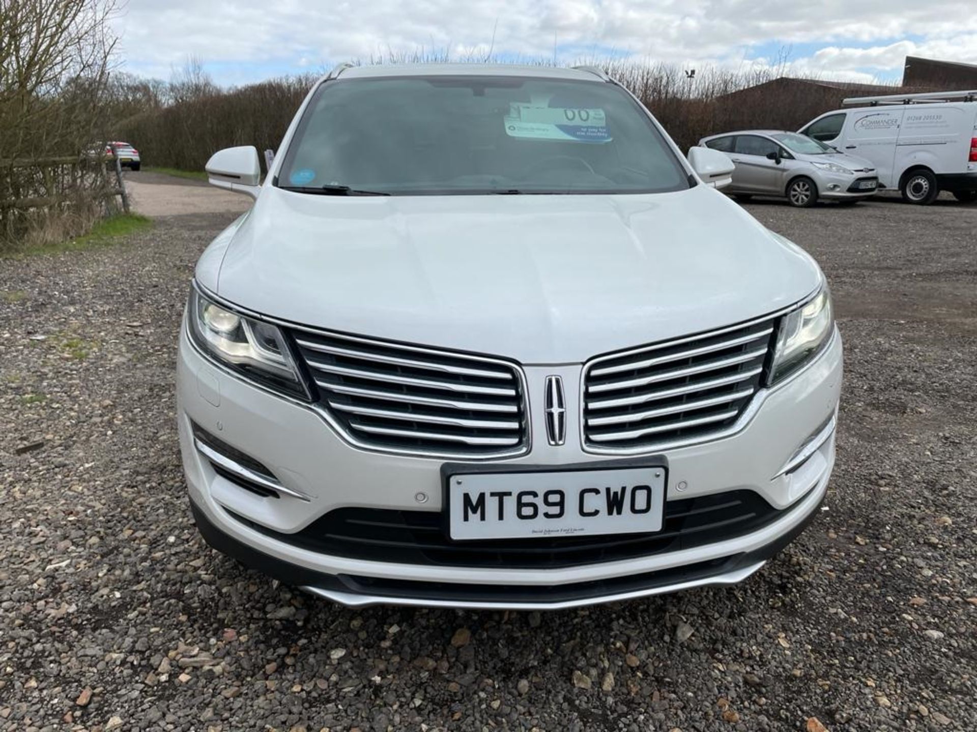 69 REG LINCOLN MKC RESERVE 2.0L ECOBOOST, 200bhp, PLATINUM WHITE WITH CAPPUCCINO LEATHER INTERIOR - Image 2 of 13