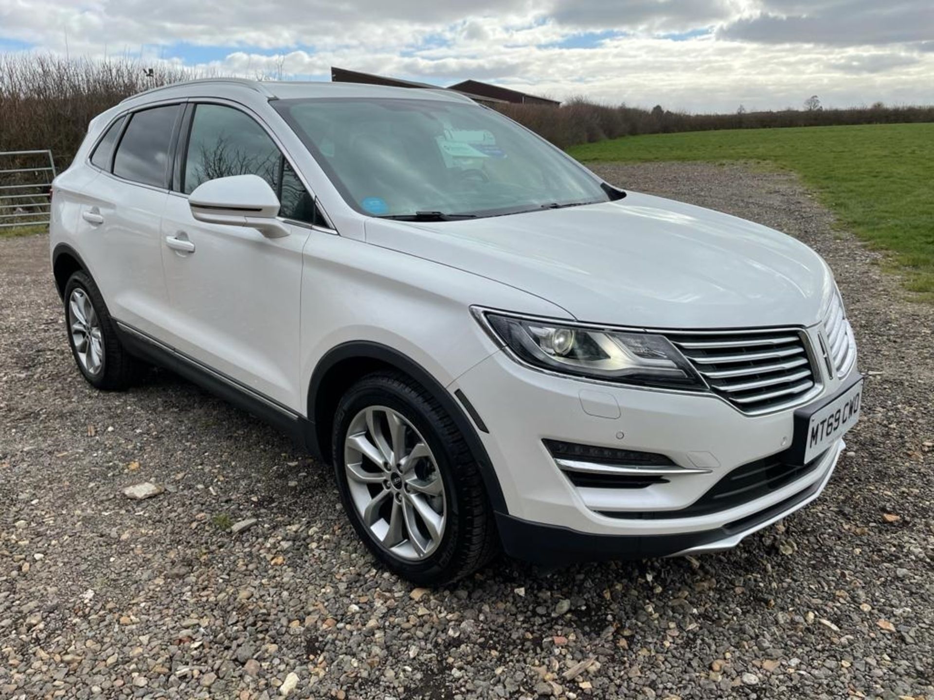 69 REG LINCOLN MKC RESERVE 2.0L ECOBOOST, 200bhp, PLATINUM WHITE WITH CAPPUCCINO LEATHER INTERIOR