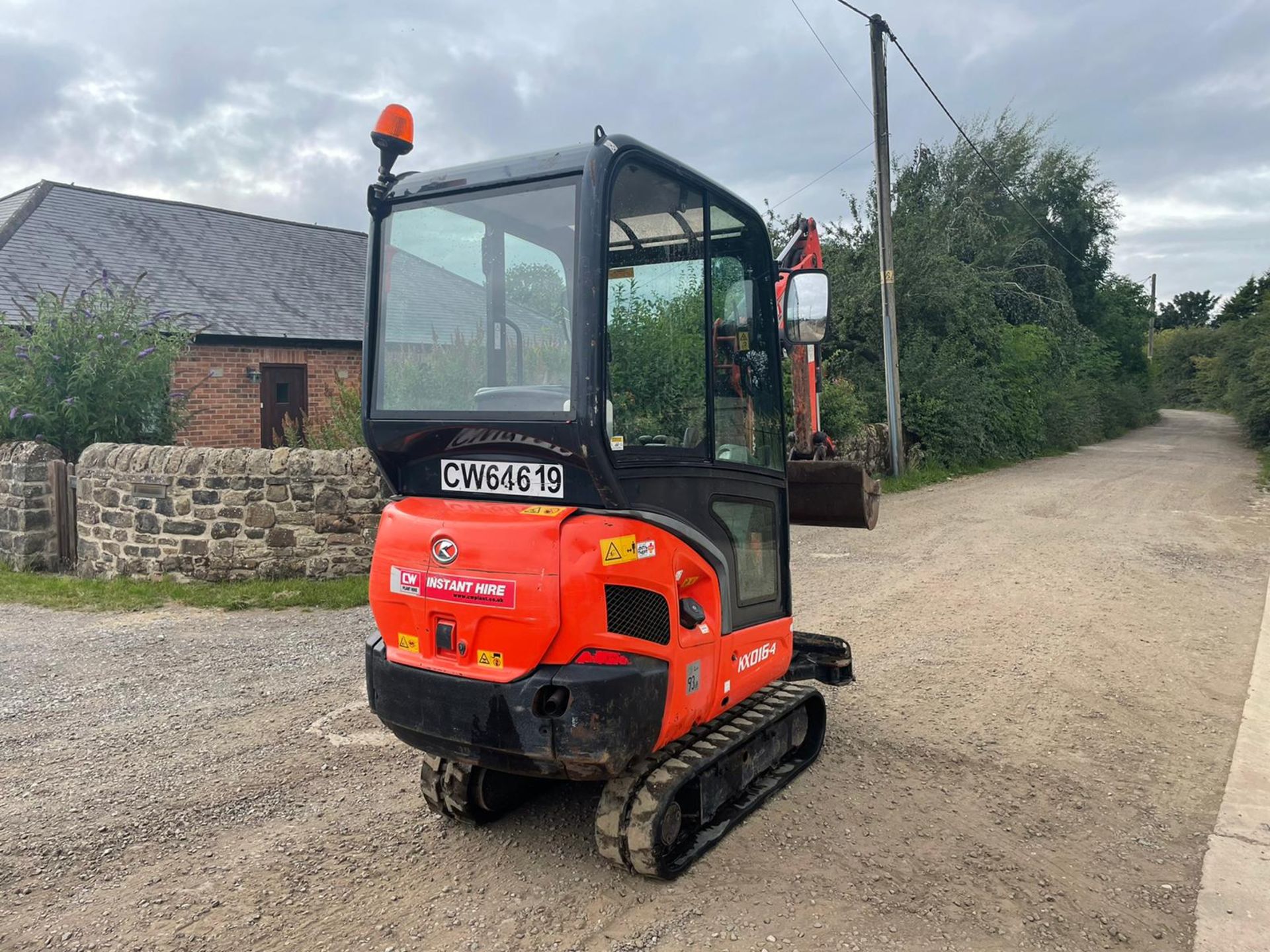 2017 KUBOTA KX016-4 MINI DIGGER, RUNS, DRIVES AND DIGS, SHOWING A LOW 1216 HOURS *PLUS VAT* - Image 4 of 20