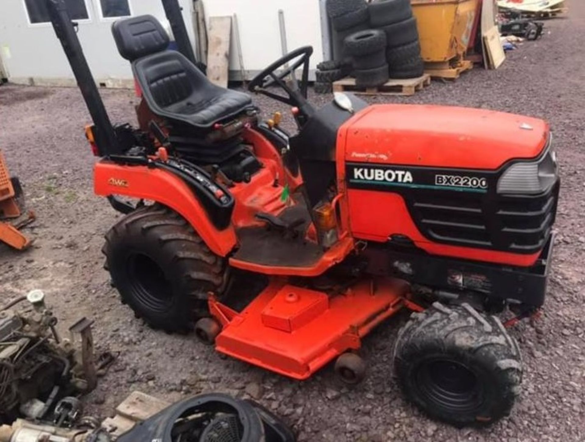 2005 Kubota BX2200 Compact Tractor With Underslung Deck Runs Drives And Cuts *NO VAT* - Image 4 of 4