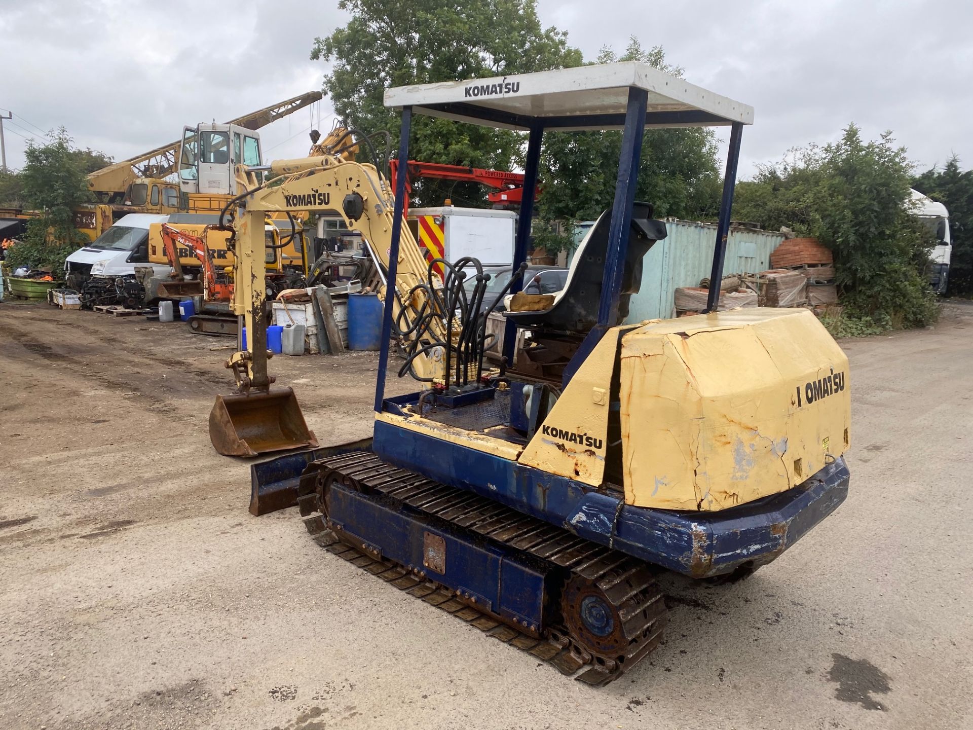 KOMATSU 4 TON DIGGER, STEEL TRACKS, STARTS EASILY AND HAS A GOOD ENGINE *PLUS VAT* - Image 3 of 6