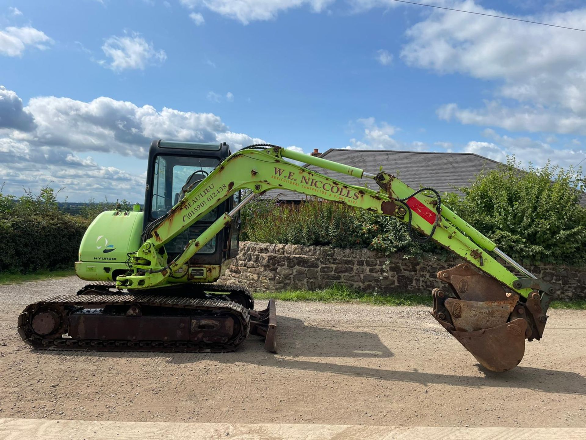 HYUNDAI ROBEX R55-3 5.5 TON EXCAVATOR, RUNS, DRIVES AND DIGS, SHOWING A LOW 4384 HOURS *PLUS VAT* - Image 12 of 24