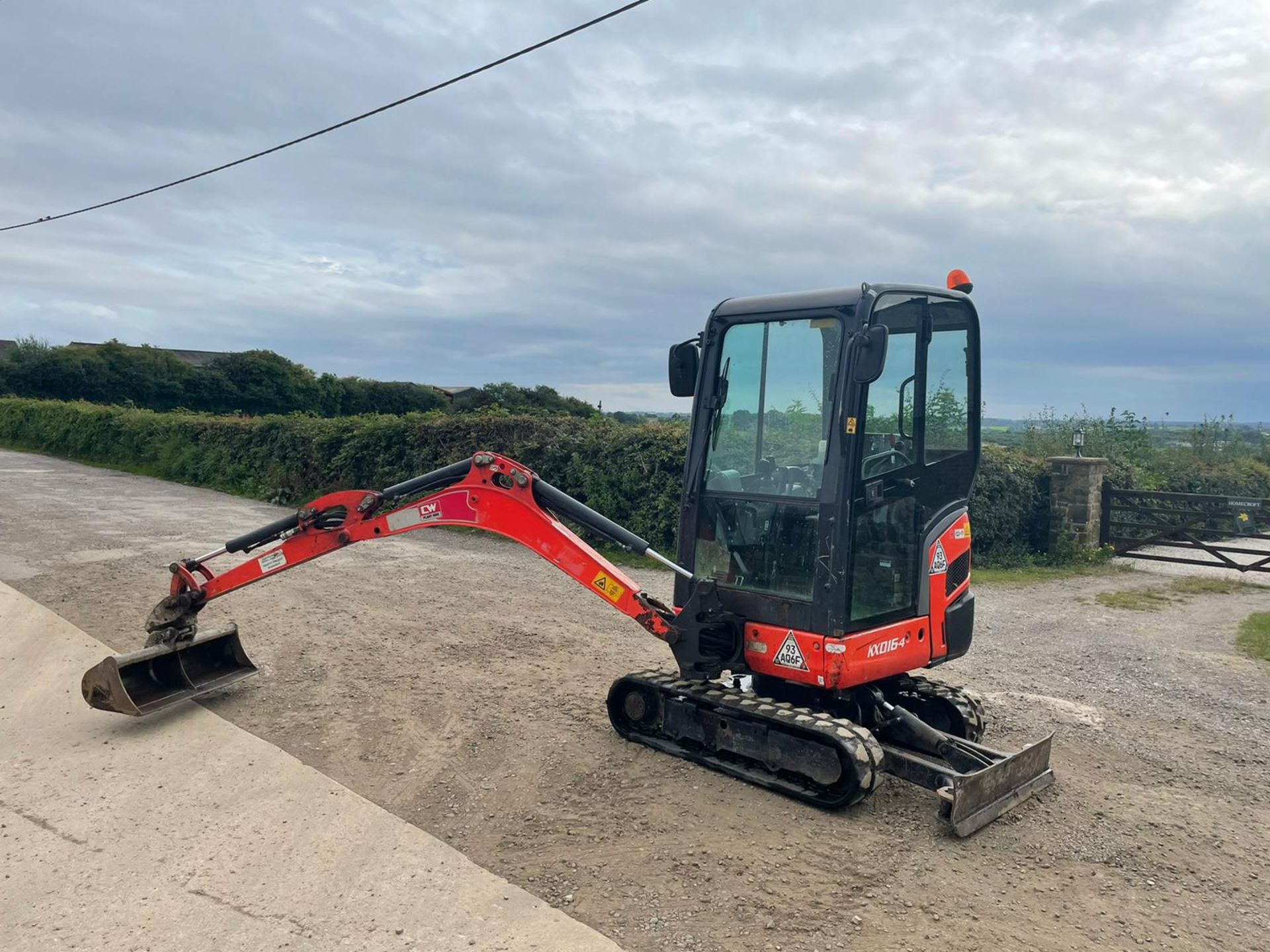 2017 KUBOTA KX016-4 MINI DIGGER, RUNS, DRIVES AND DIGS, SHOWING A LOW 1216 HOURS *PLUS VAT* - Image 2 of 20