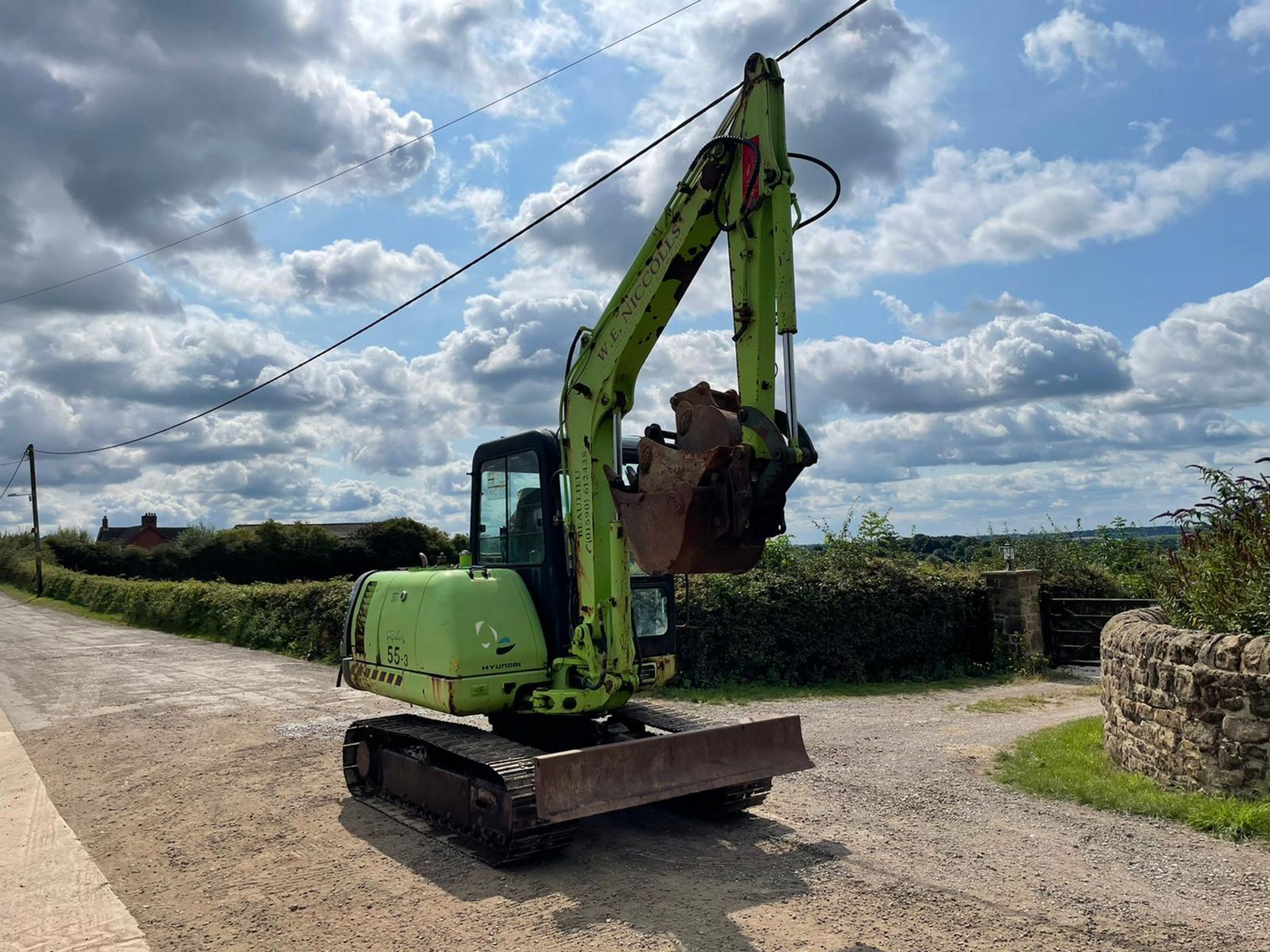 HYUNDAI ROBEX R55-3 5.5 TON EXCAVATOR, RUNS, DRIVES AND DIGS, SHOWING A LOW 4384 HOURS *PLUS VAT* - Image 13 of 24