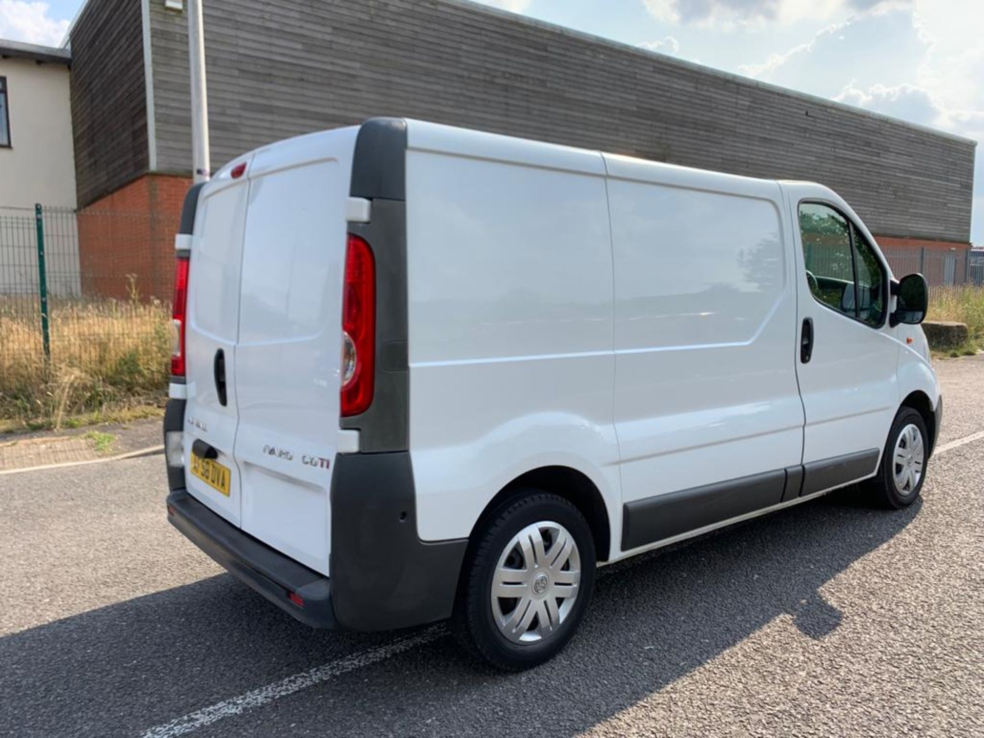 2008/58 REG VAUXHALL VIVARO 2700 CDTI SWB WHITE PANEL VAN, SHOWING 3 FORMER KEEPERS *NO VAT* - Image 4 of 10