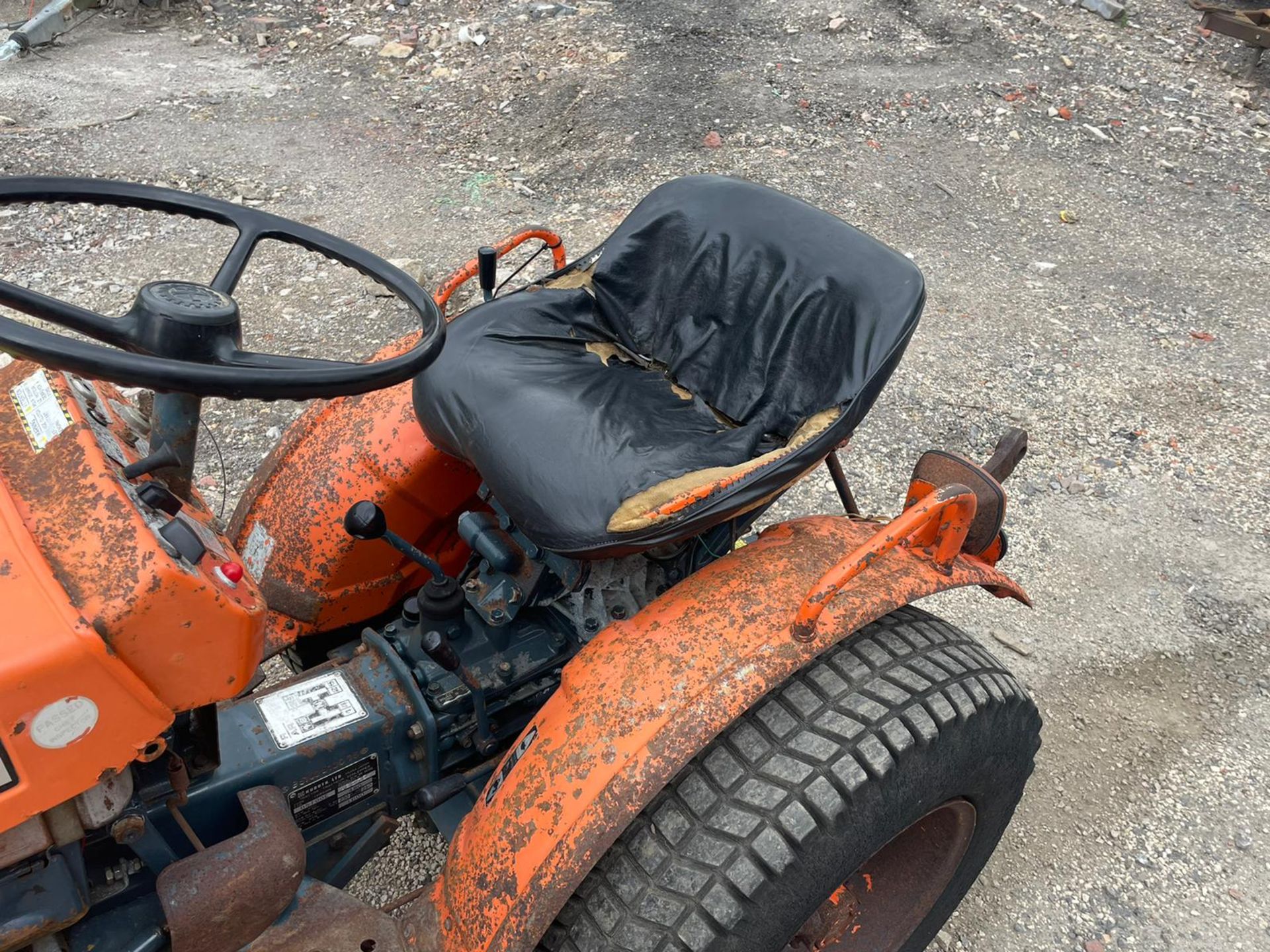 KUBOTA B5100 COMPACT TRACTOR WITH UNDERSLUNG MOWER, RUNS, DRIVES AND WORKS *PLUS VAT* - Image 7 of 12