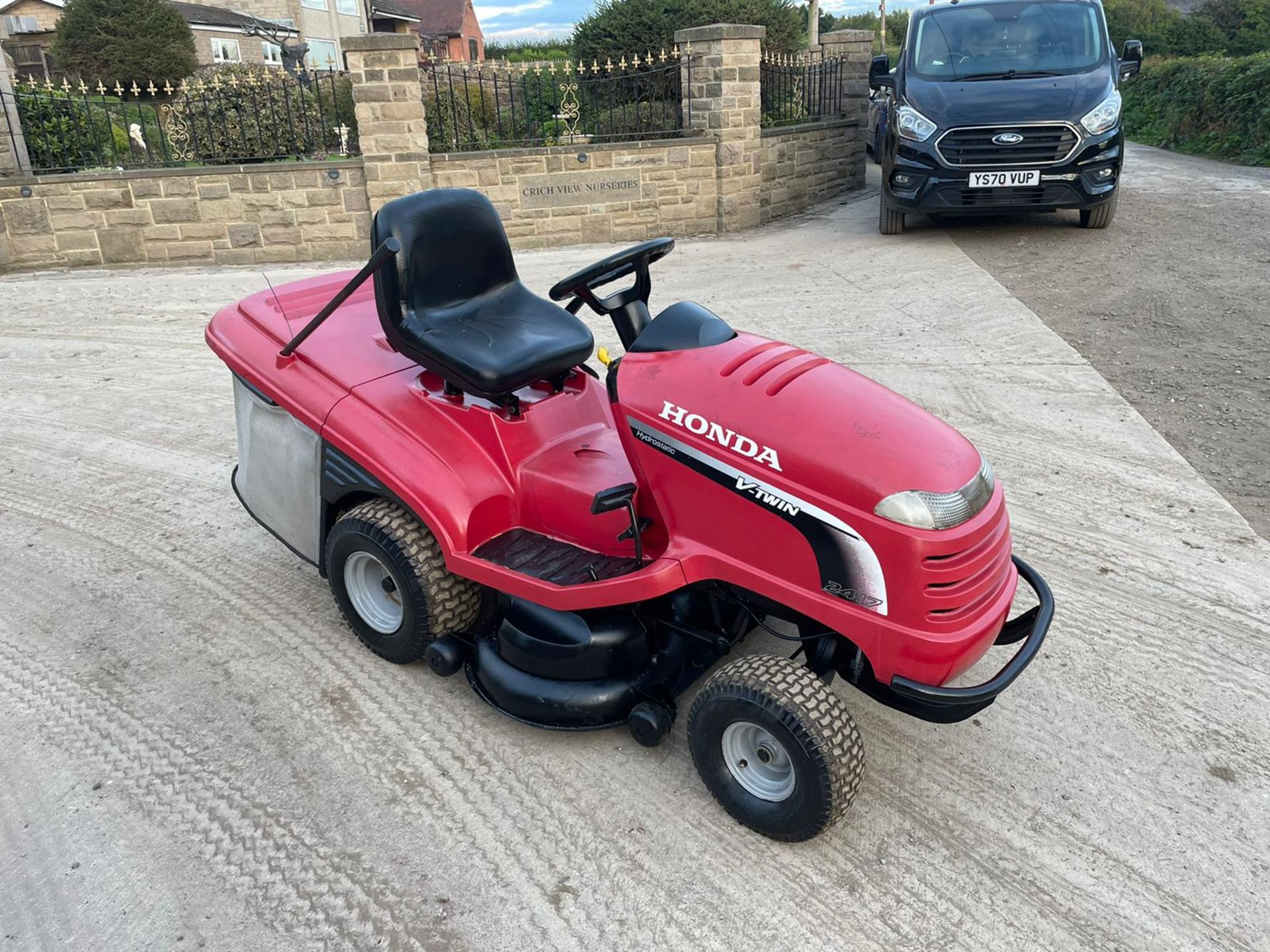 Honda 2417 V Twin Ride On Mower Runs Drives And Cuts *NO VAT*