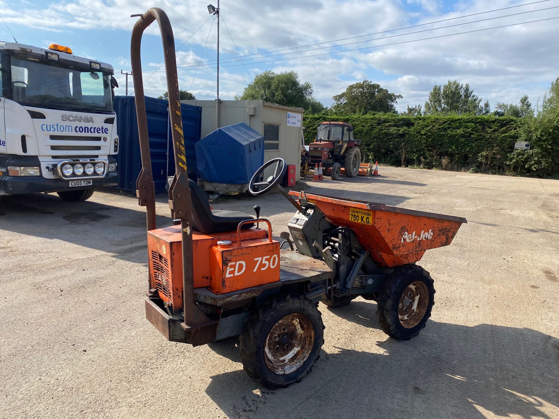 PEL JOB ED750 HIGH TIP DUMPER, 4X4, MITSUBISHI DIESEL ENGINE, RUNS, DRIVES AND BRAKES WORK *PLUS VAT - Image 4 of 5