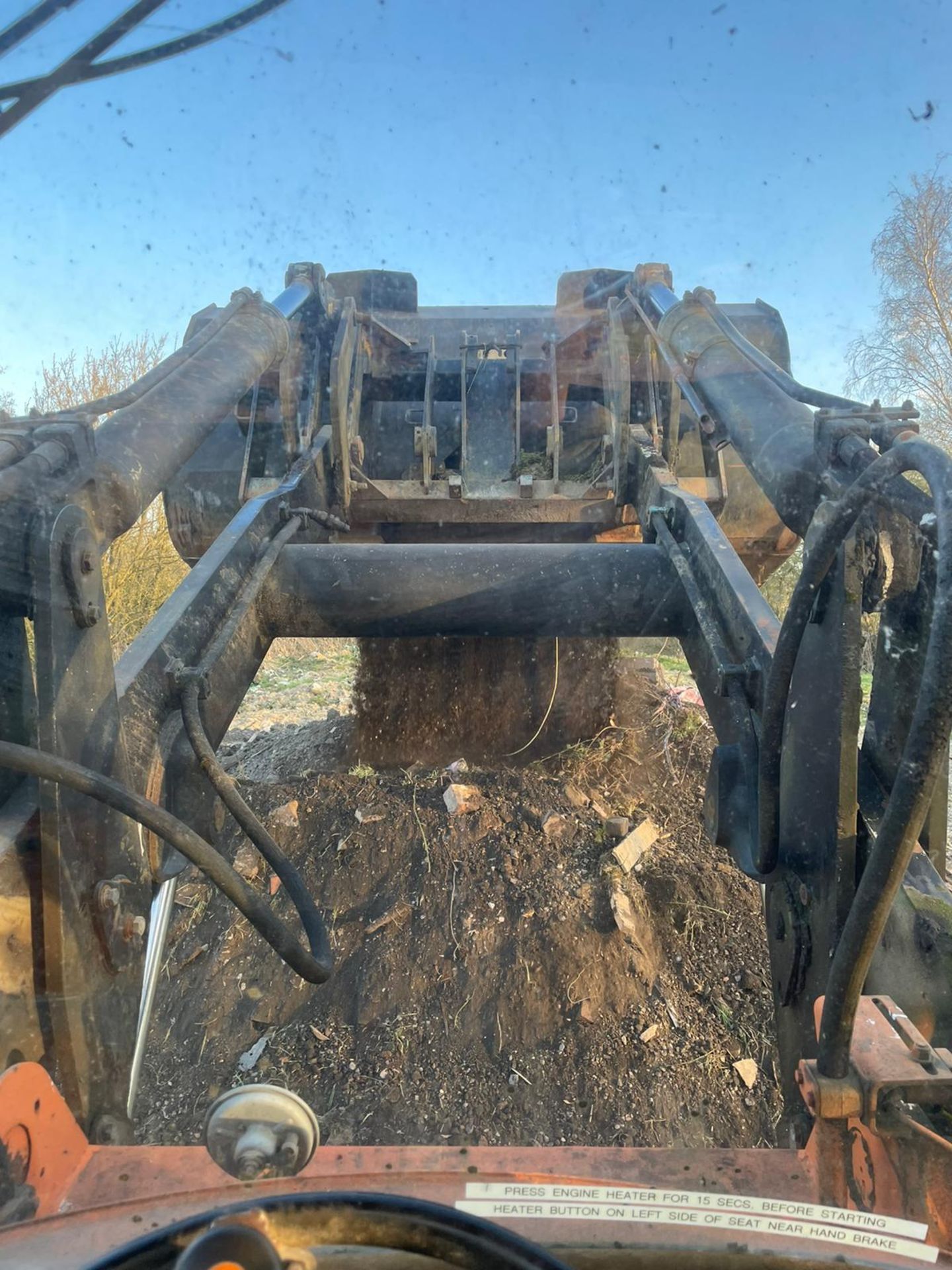 VOLVO BM4400 LOADING SHOVEL, RUNS DRIVES AND LIFTS, HYDRAULIC HITCH *PLUS VAT* - Image 12 of 13