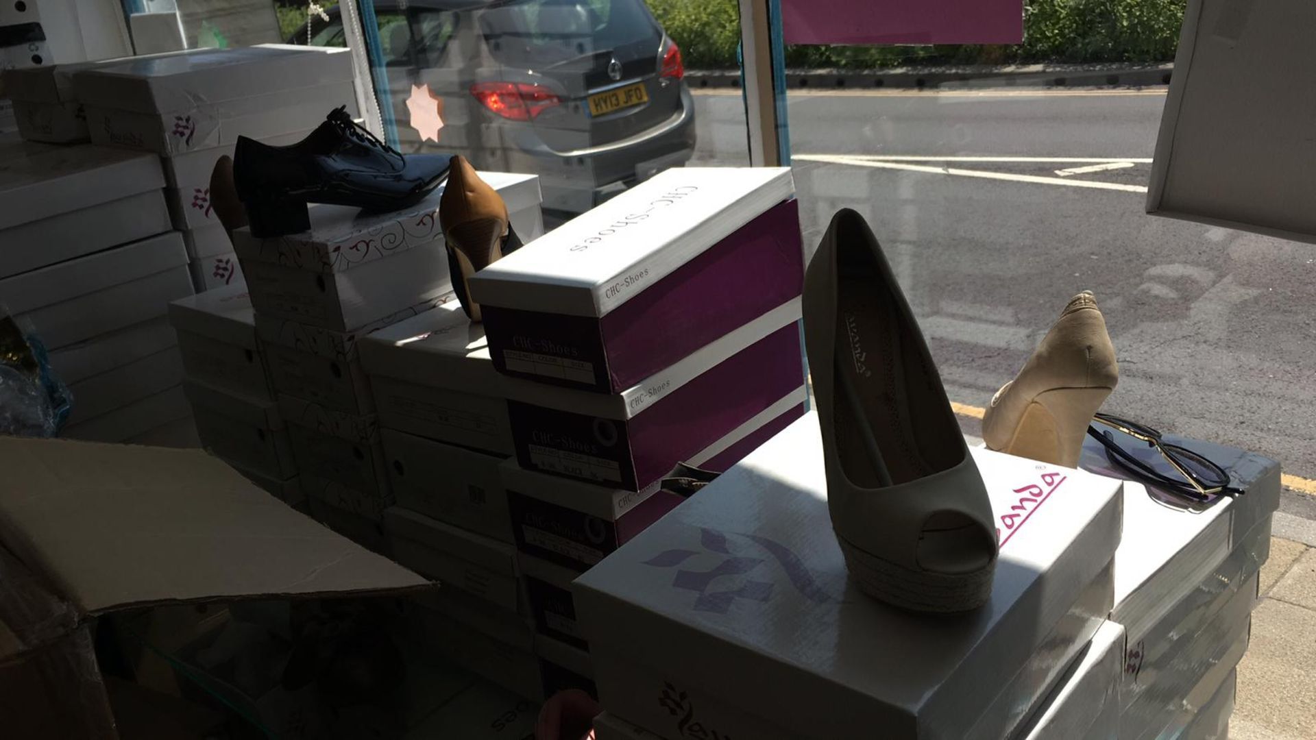 JOB LOT OF NEW SHOES DUE TO LIQUIDATION, APPROX 2800 PAIR *NO VAT* - Image 3 of 19