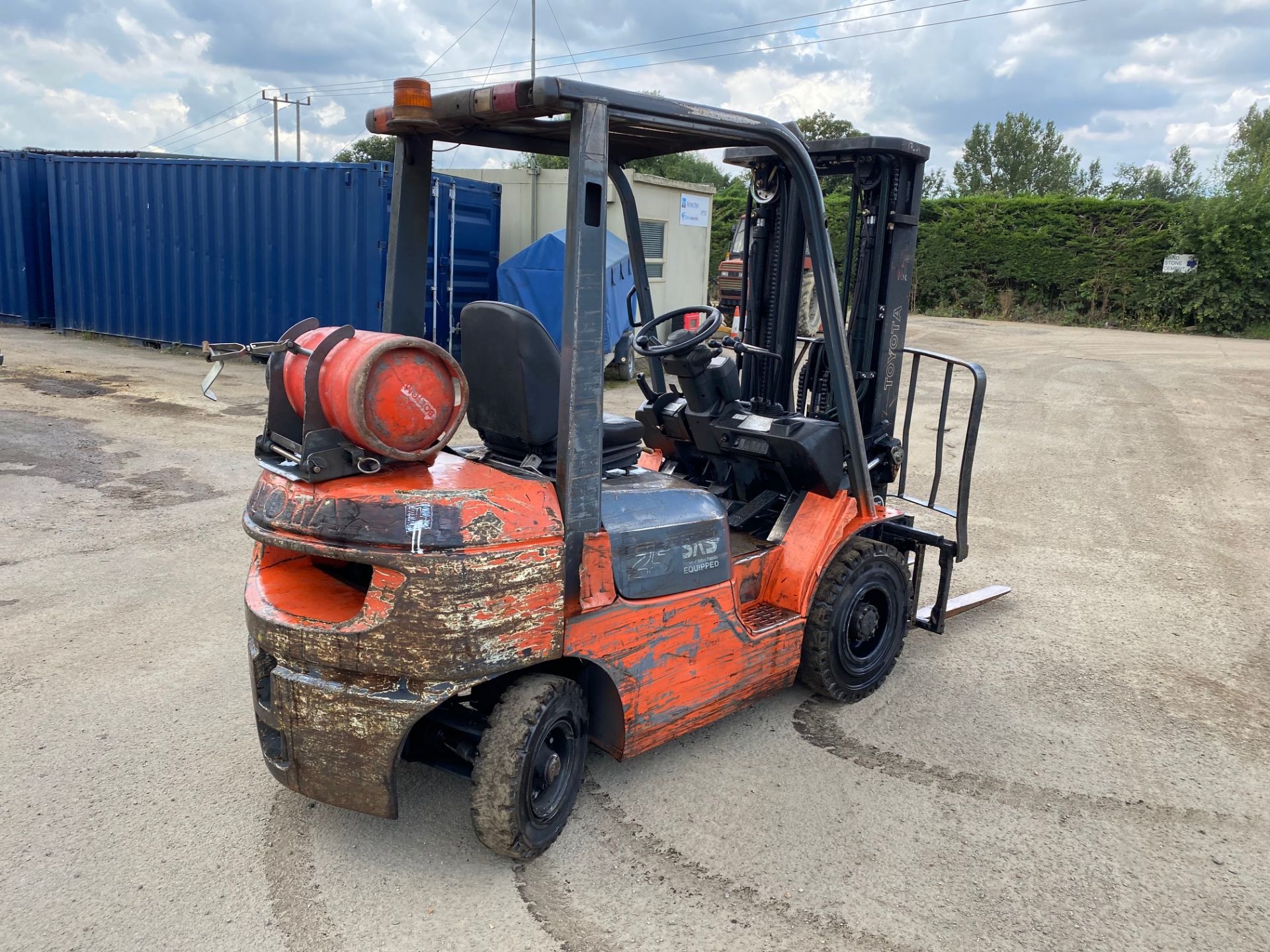 2004 TOYOTA 2.5ton GAS FORKLIFT, STARTS AND RUNS WELL, BRAKES AND TRANSMISSION WORKING *PLUS VAT* - Image 5 of 6