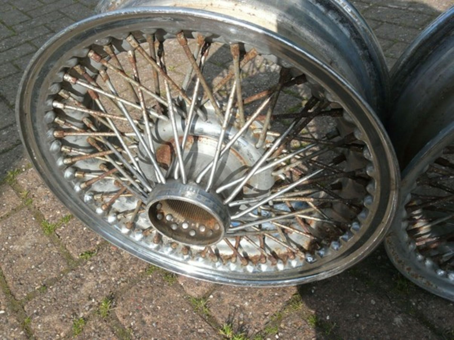 JAGUAR E TYPE WIRE RIMS, 3 CHROME 2 PAINTED, SPLINE FITTING 15inch XA455C, DRC5K *PLUS VAT* - Image 7 of 12