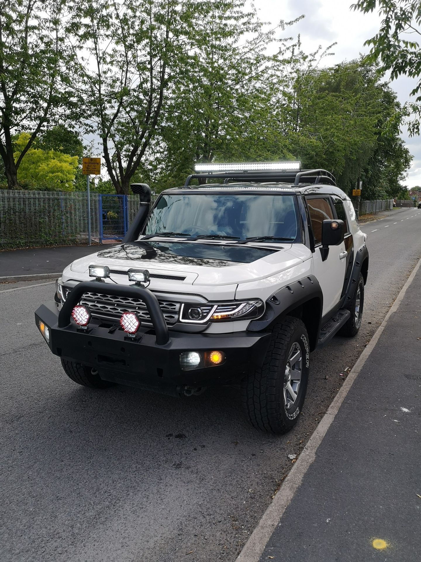 2014 WHITE RHD TOYOTA FJ CRUISER, 4.0 PETROL, ONLY 41,246 MILES *PLUS VAT* - Image 3 of 15