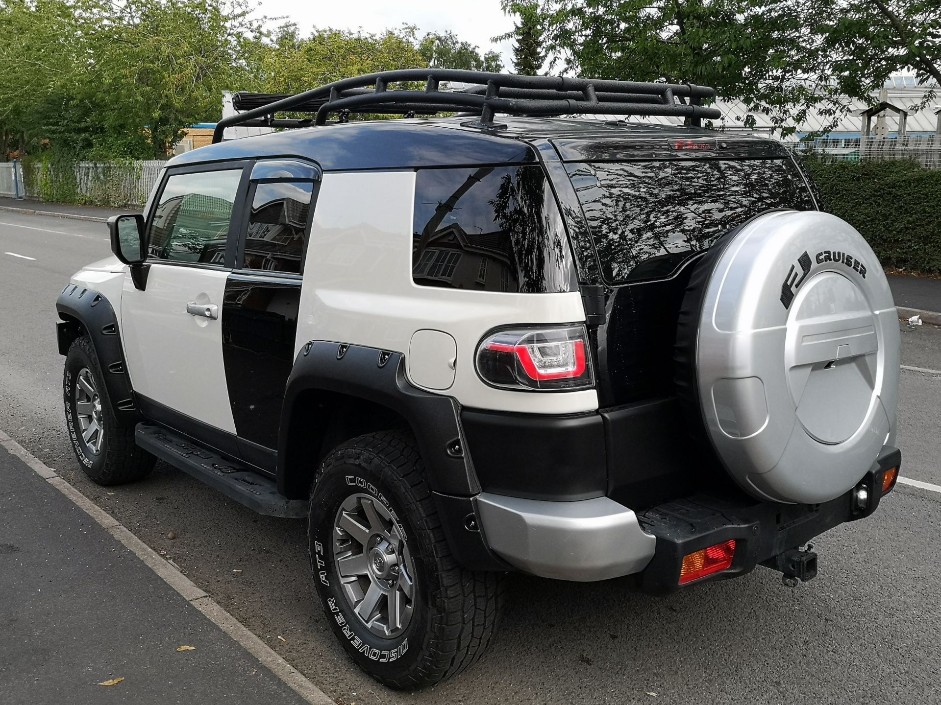 2014 WHITE RHD TOYOTA FJ CRUISER, 4.0 PETROL, ONLY 41,246 MILES *PLUS VAT* - Image 4 of 15