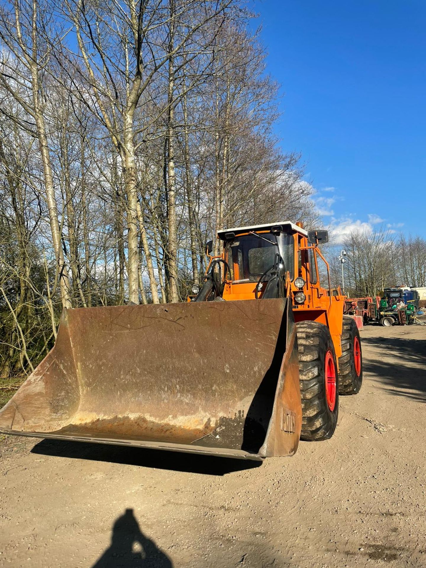 VOLVO BM4400 LOADING SHOVEL, RUNS DRIVES AND LIFTS, HYDRAULIC HITCH *PLUS VAT* - Image 2 of 13