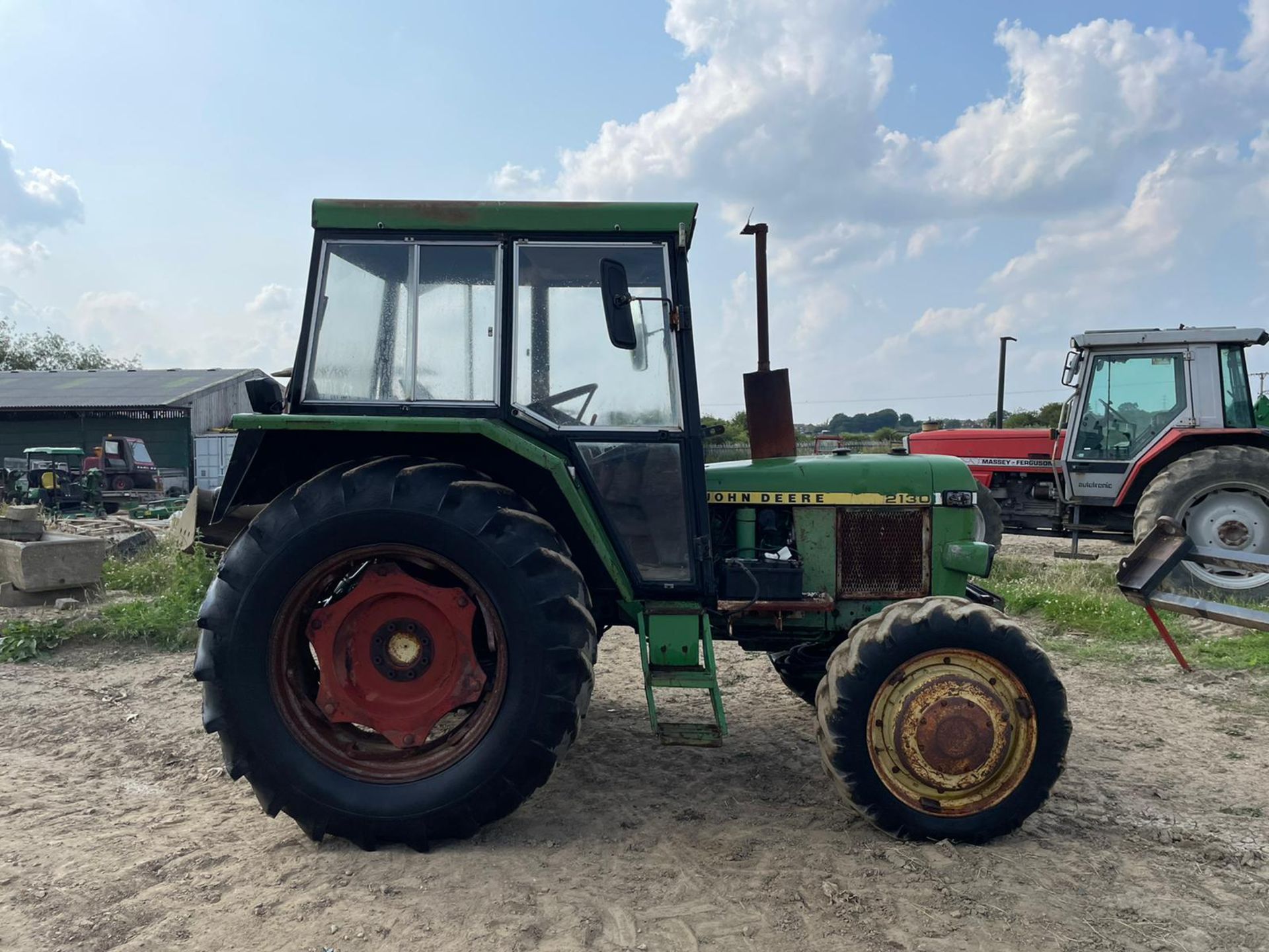 JOHN DEERE 2130 TRACTOR, RUNS AND DRIVES, ALL GEARS WORKS, 3 POINT LINKAGE, 79hp *PLUS VAT* - Image 7 of 11