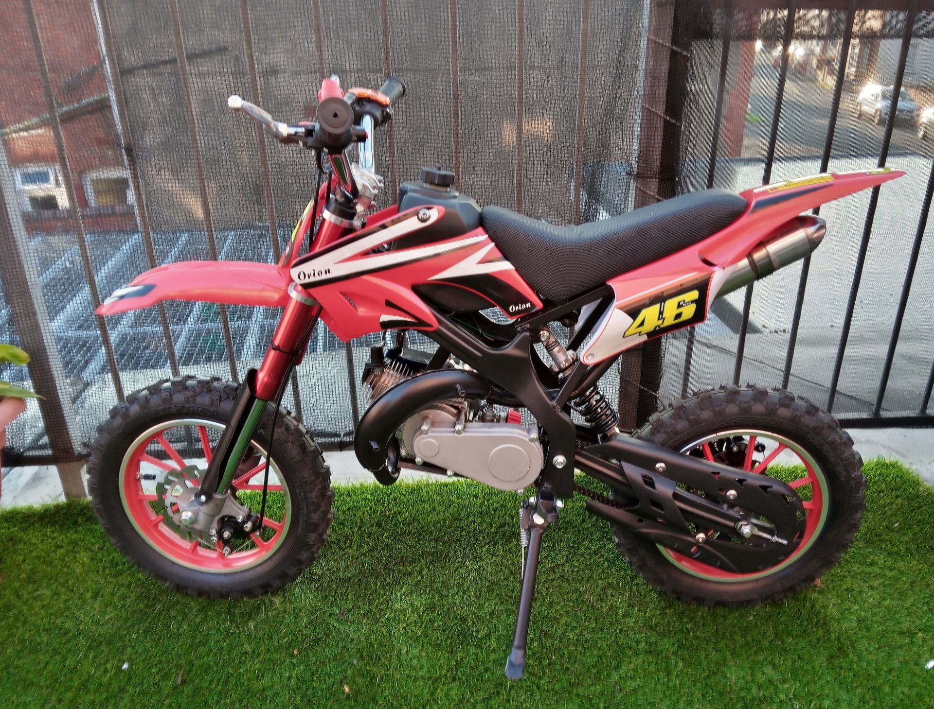 ORION DIRT BIKE, 49cc 2 STROKE ENGINE, ADJUSTABLE THROTTLE, SAFETY LANYARD, PULL START *NO VAT* - Image 5 of 6