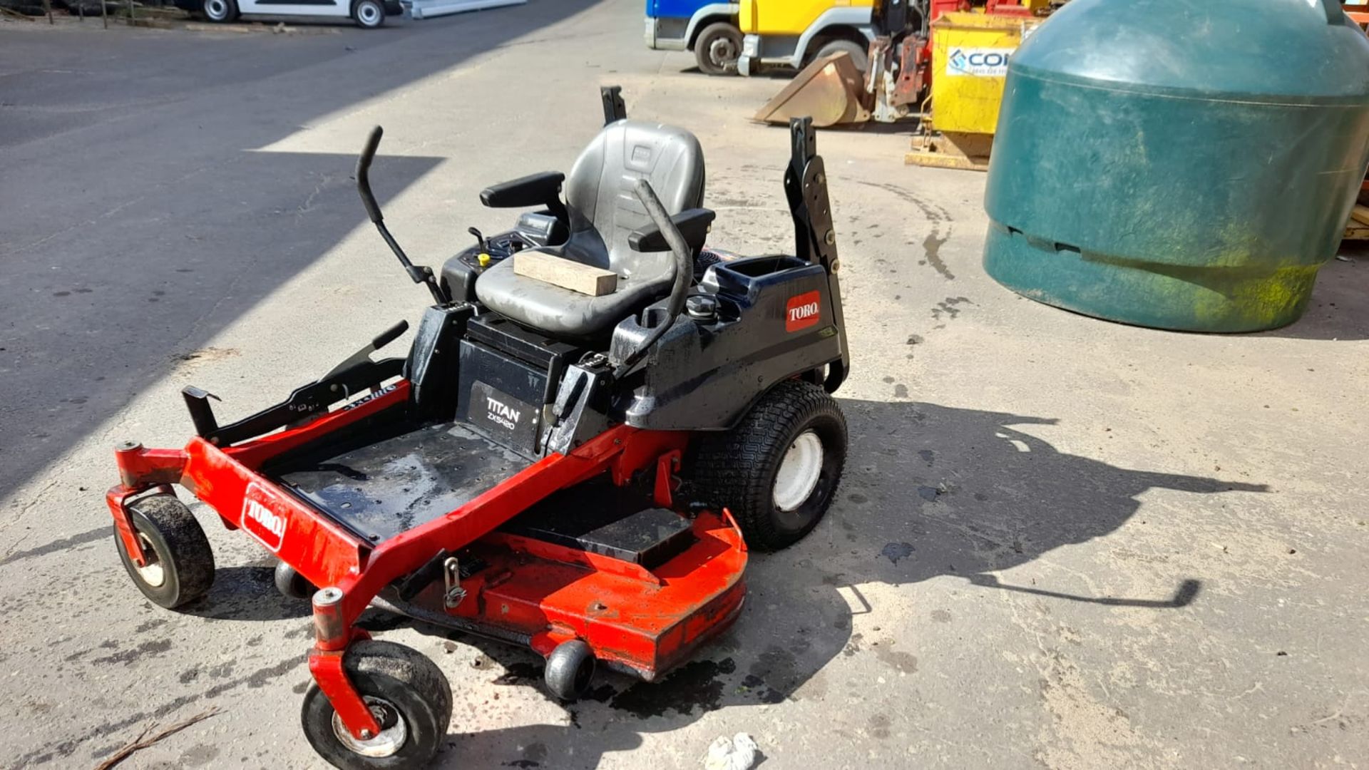 TORO TITAN ZX5420 ZERO TURN RIDE ON MOWER, KAWASAKI ENGINE *PLUS VAT* - Image 2 of 5