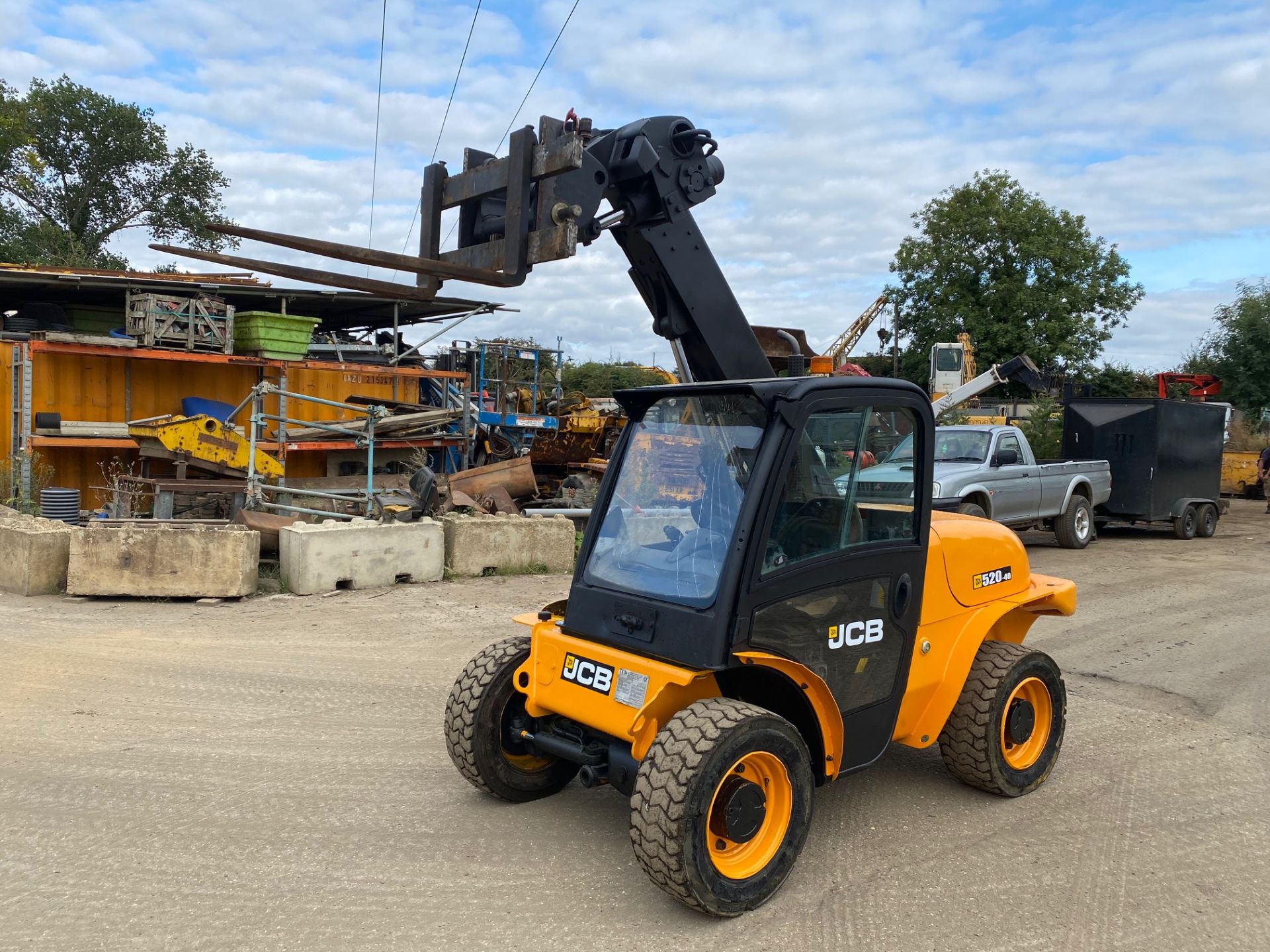 54 REG JCB 520-40 4x4 LOADALL, PERKINS 4 CYLINDER ENGINE, FOAM FILLED TYRES *PLUS VAT* - Image 2 of 4