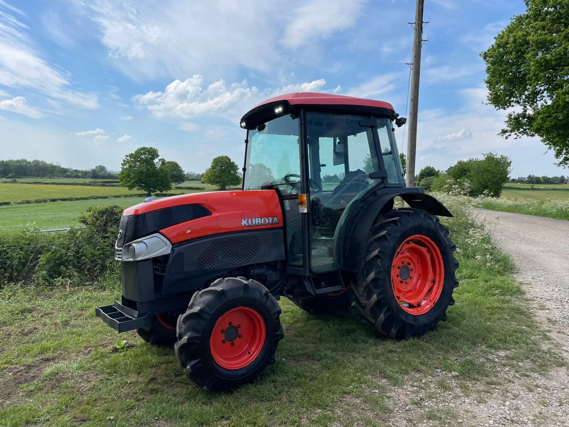 2014 KUBOTA L5740 TRACTOR, RUNS AND DRIVES, PTO WORKS, LINKAGE ARMS WORK, FULLY GLASS CAB *PLUS VAT* - Image 2 of 12