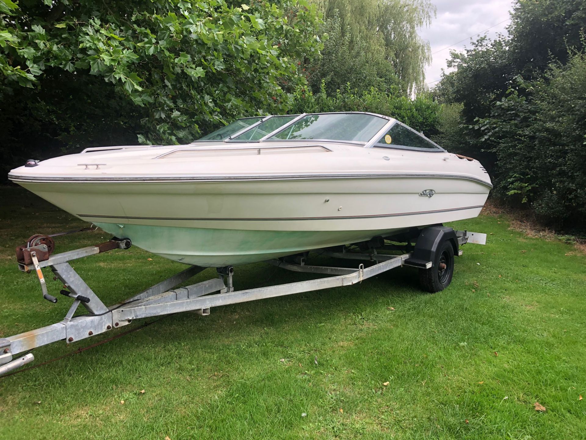 SEA RAY 170 BOAT WITH TRAILER, LICENSED FOR 6 PEOPLE, BRAND NEW TYRES *NO VAT* - Image 2 of 16