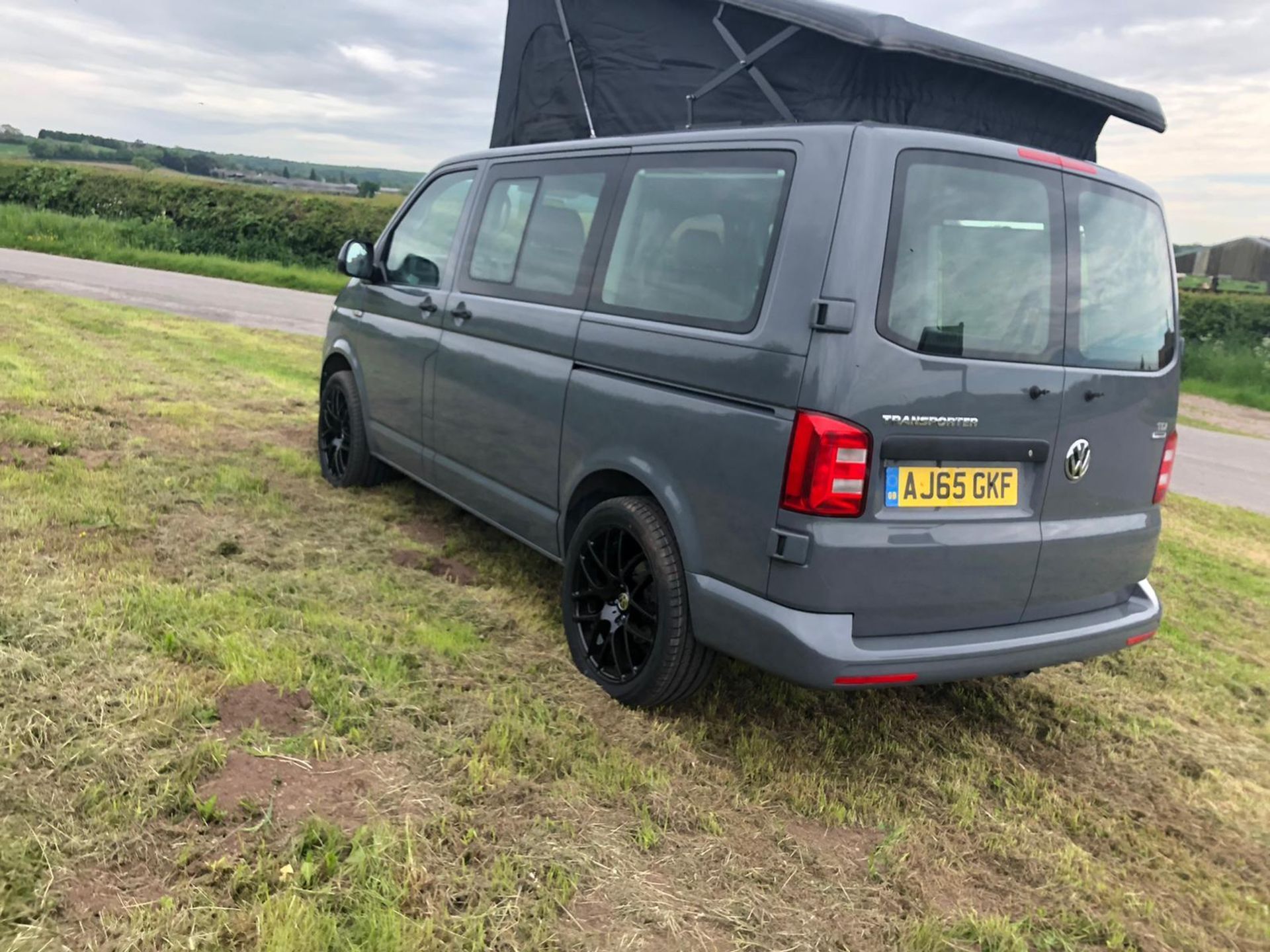 2016 VOLKSWAGEN 2 BIRTH CARAVELLE CAMPERVAN, NEW POP TOP, SHOWING 27,546 MILES *PLUS VAT* - Image 4 of 15