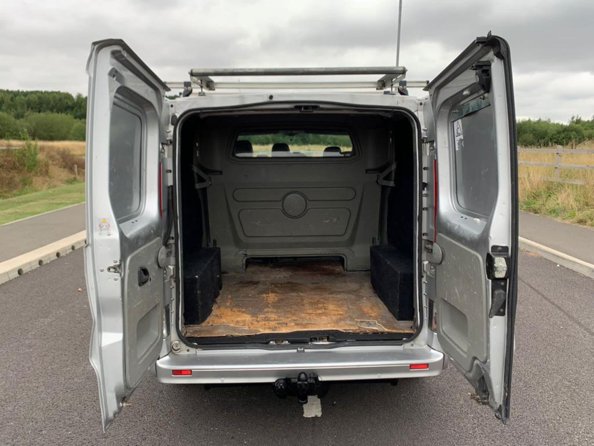 2011 VAUXHALL VIVARO 2900 SPORT CDTI SW SILVER PANEL VAN, 2.0 DIESEL, 135,848 MILES *NO VAT* - Image 10 of 19