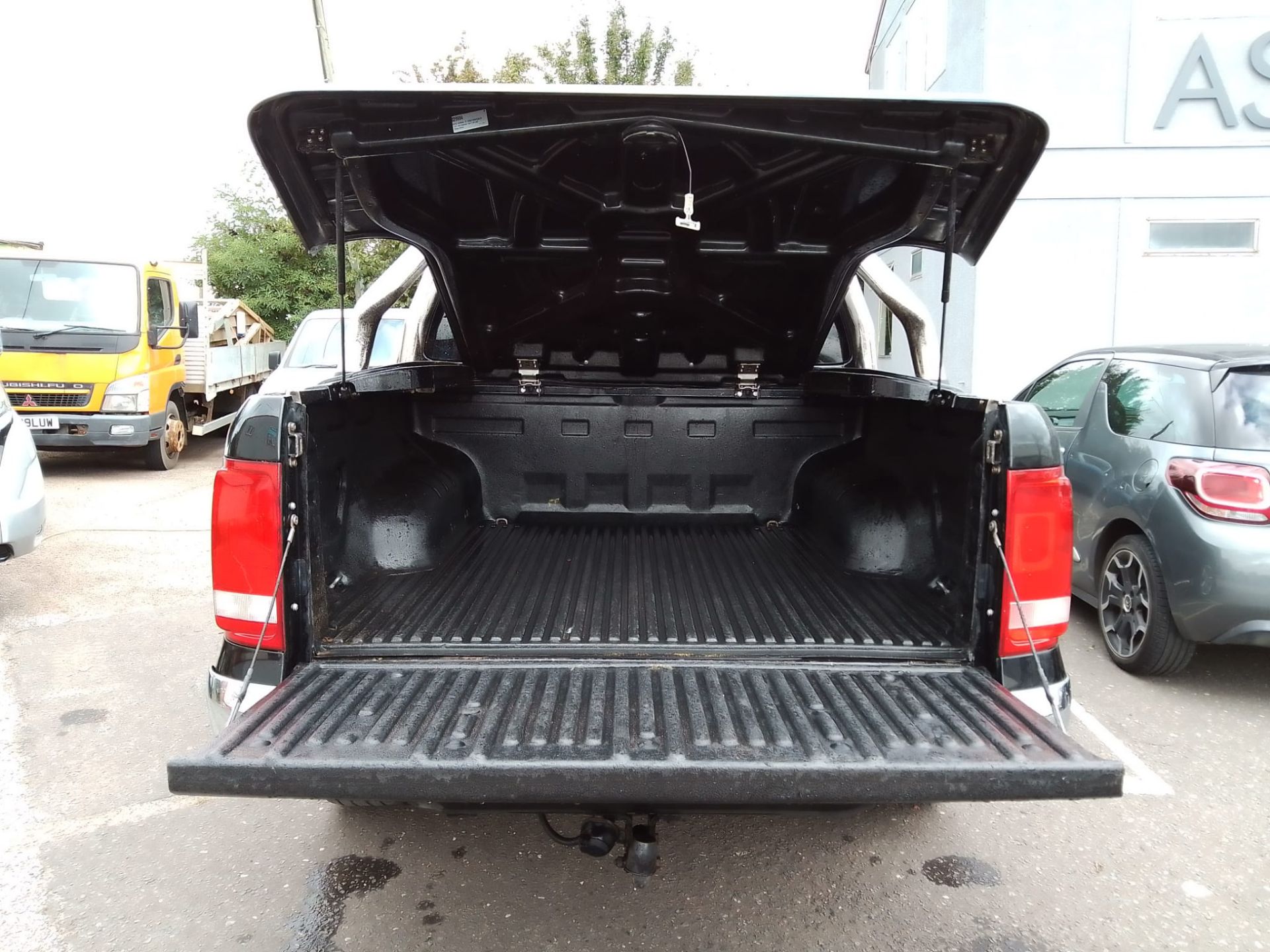 2016 VOLKSWAGEN AMAROK HIGHLINE 4MOTION DC A BLACK PICK UP, 164,557 MILES, 2.0 DIESEL *PLUS VAT* - Image 8 of 14