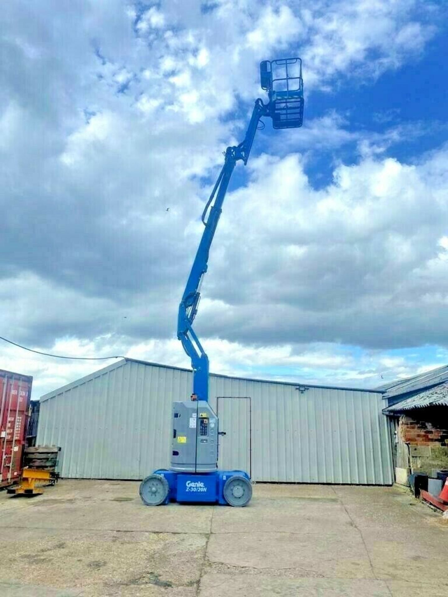 GENIE Z-30/20 ARTICULATED BOOM LIFT, YEAR 2015, WORKING HEIGHT 11.14M *PLUS VAT*