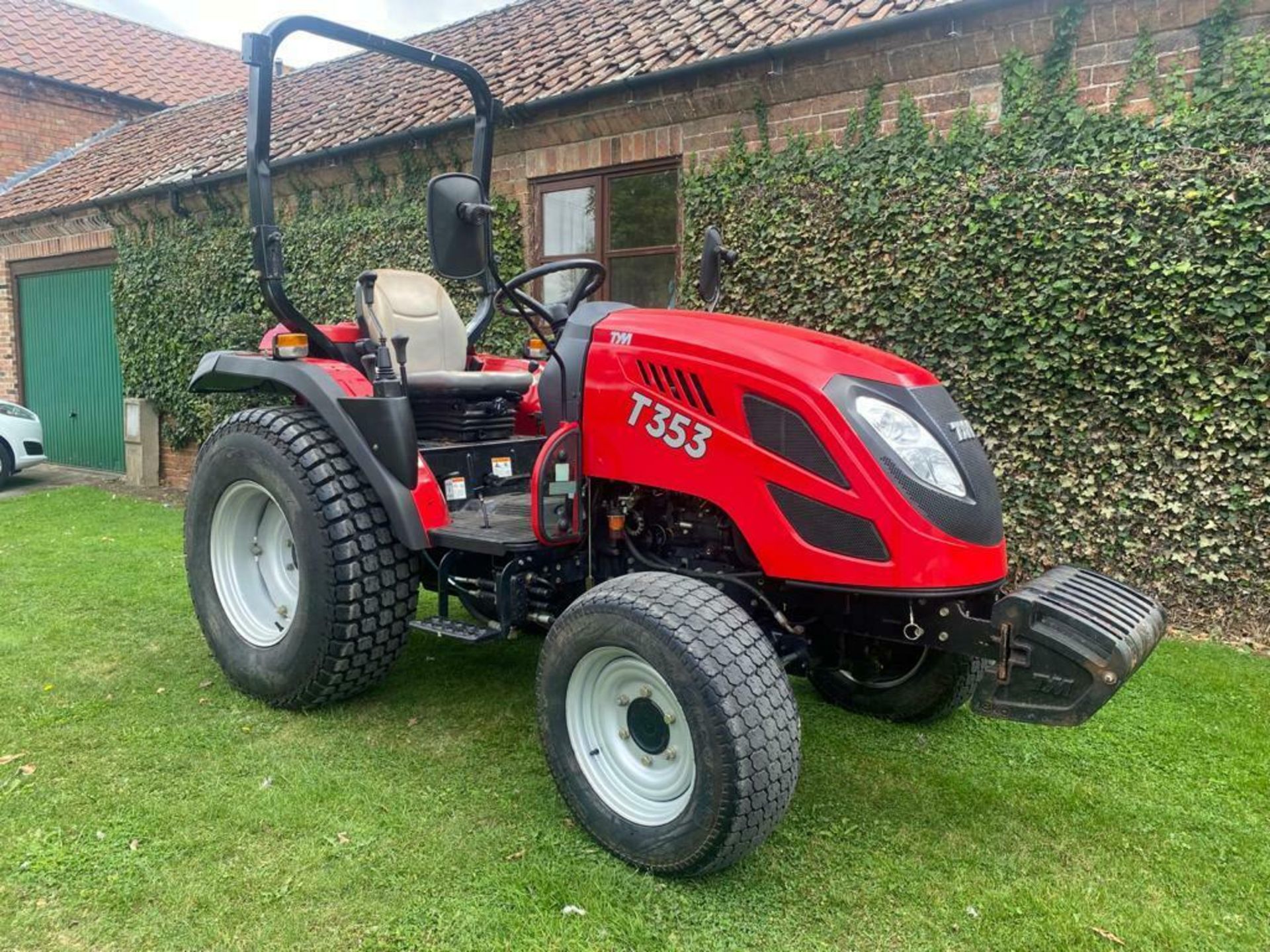 COMPACT TRACTOR TYM T353, ONLY 730 HOURS, POWER SHUTTLE, 4 WHEEL DRVE *PLUS VAT* - Image 2 of 12