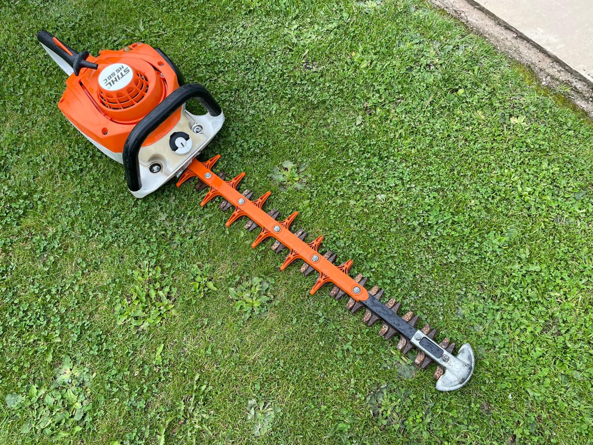 STIHL HS56C HEDGE TRIMMER, RUNS AND WORKS, SOLD NEW IN MID 2017 *NO VAT* - Image 3 of 6