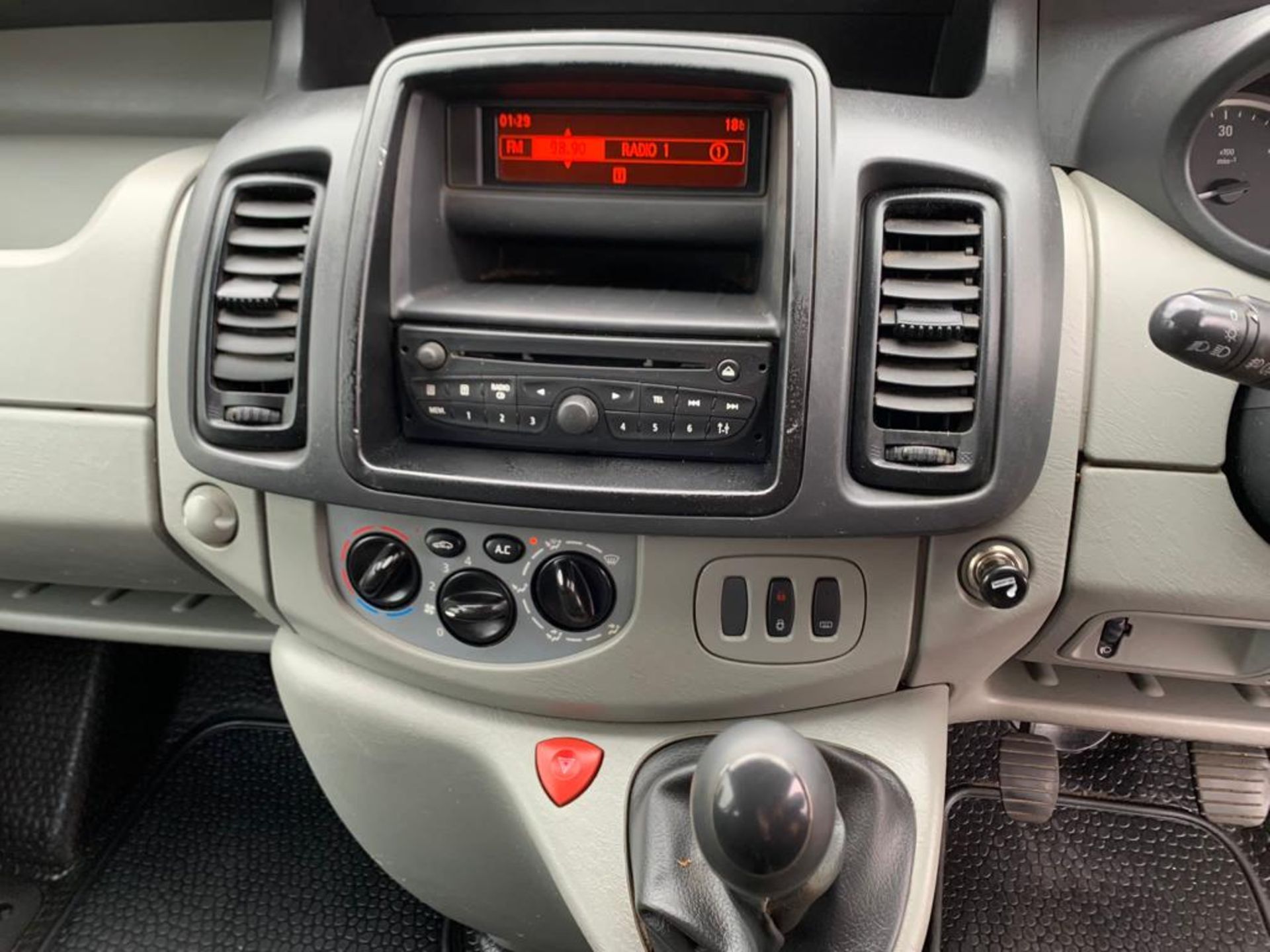 2011 VAUXHALL VIVARO 2900 SPORT CDTI SW SILVER PANEL VAN, 2.0 DIESEL, 135,848 MILES *NO VAT* - Image 18 of 19