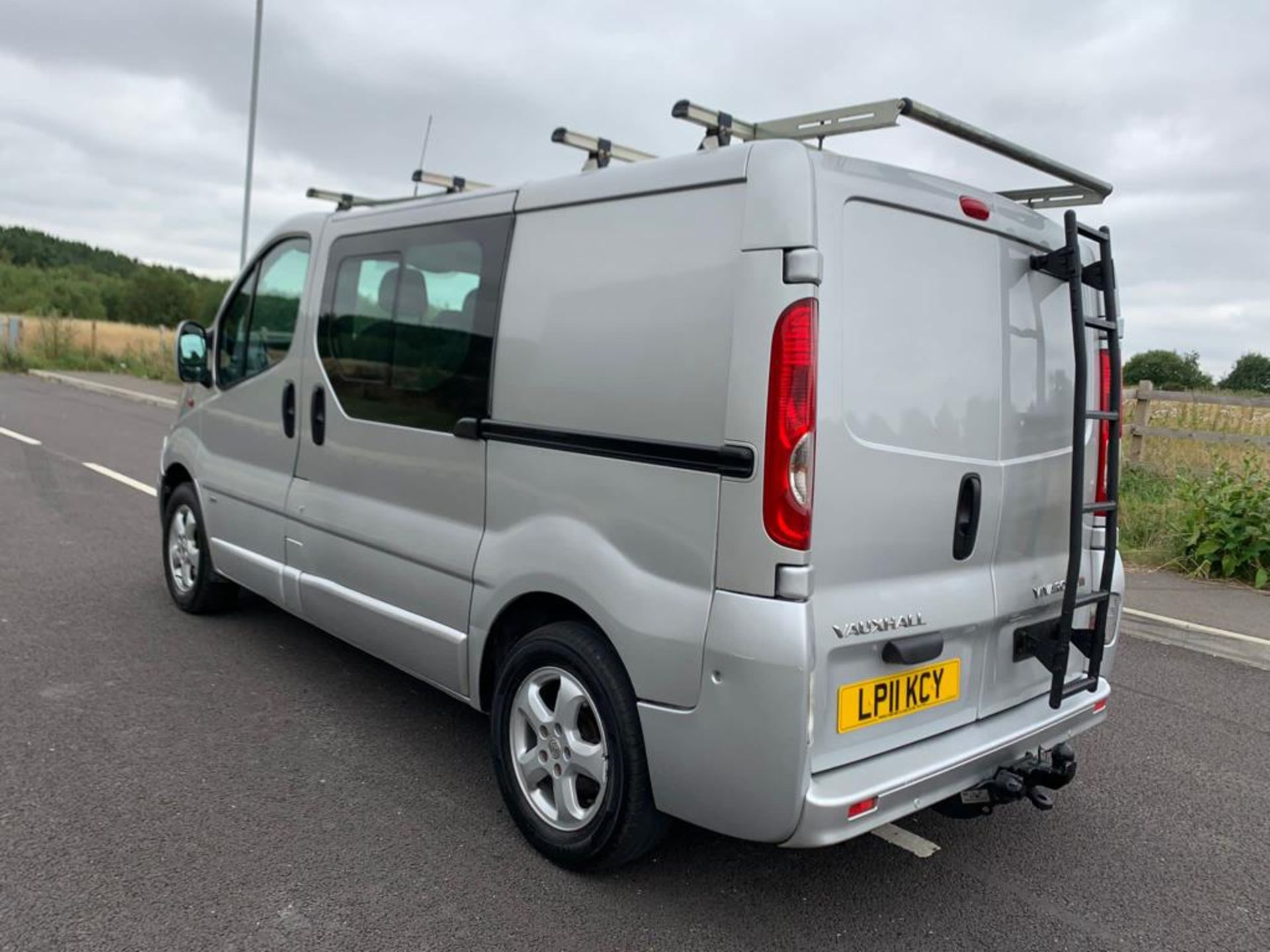 2011 VAUXHALL VIVARO 2900 SPORT CDTI SW SILVER PANEL VAN, 2.0 DIESEL, 135,848 MILES *NO VAT* - Image 5 of 19