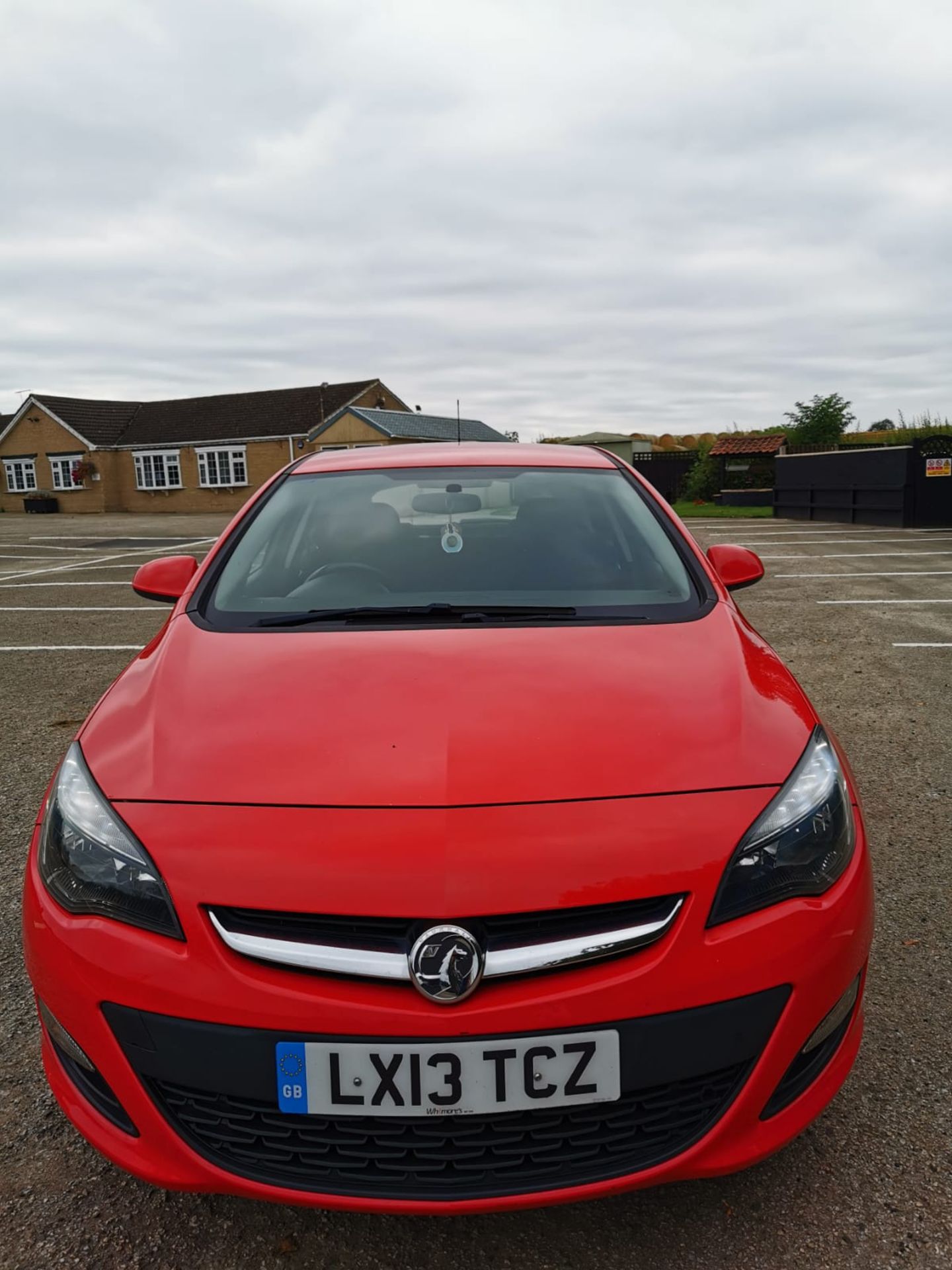 2013 VAUXHALL ASTRA ENERGY CDTI RED HATCHBACK, 1.7 DIESEL, SHOWING 2 PREVIOUS KEEPERS *NO VAT* - Image 2 of 19