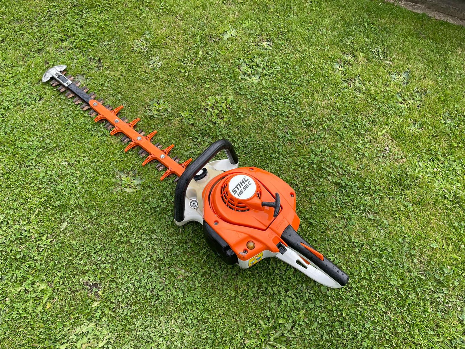 STIHL HS56C HEDGE TRIMMER, RUNS AND WORKS, SOLD NEW IN MID 2017 *NO VAT* - Image 2 of 6