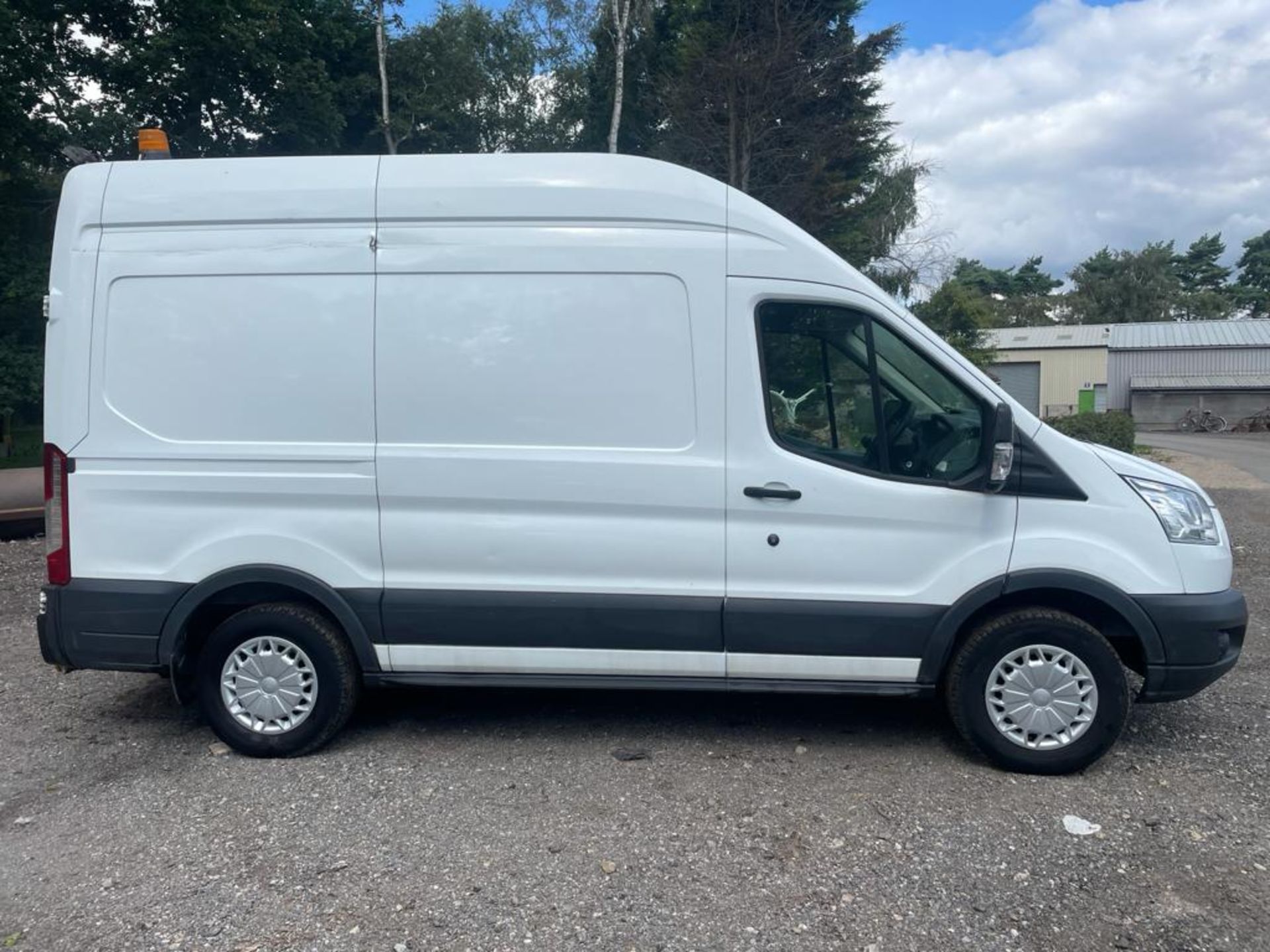 2015 FORD TRANSIT 350 L2H3 WHITE COMPRESSOR VAN, 2.2 DIESEL ENGINE, 146K MILES *PLUS VAT* - Image 8 of 12