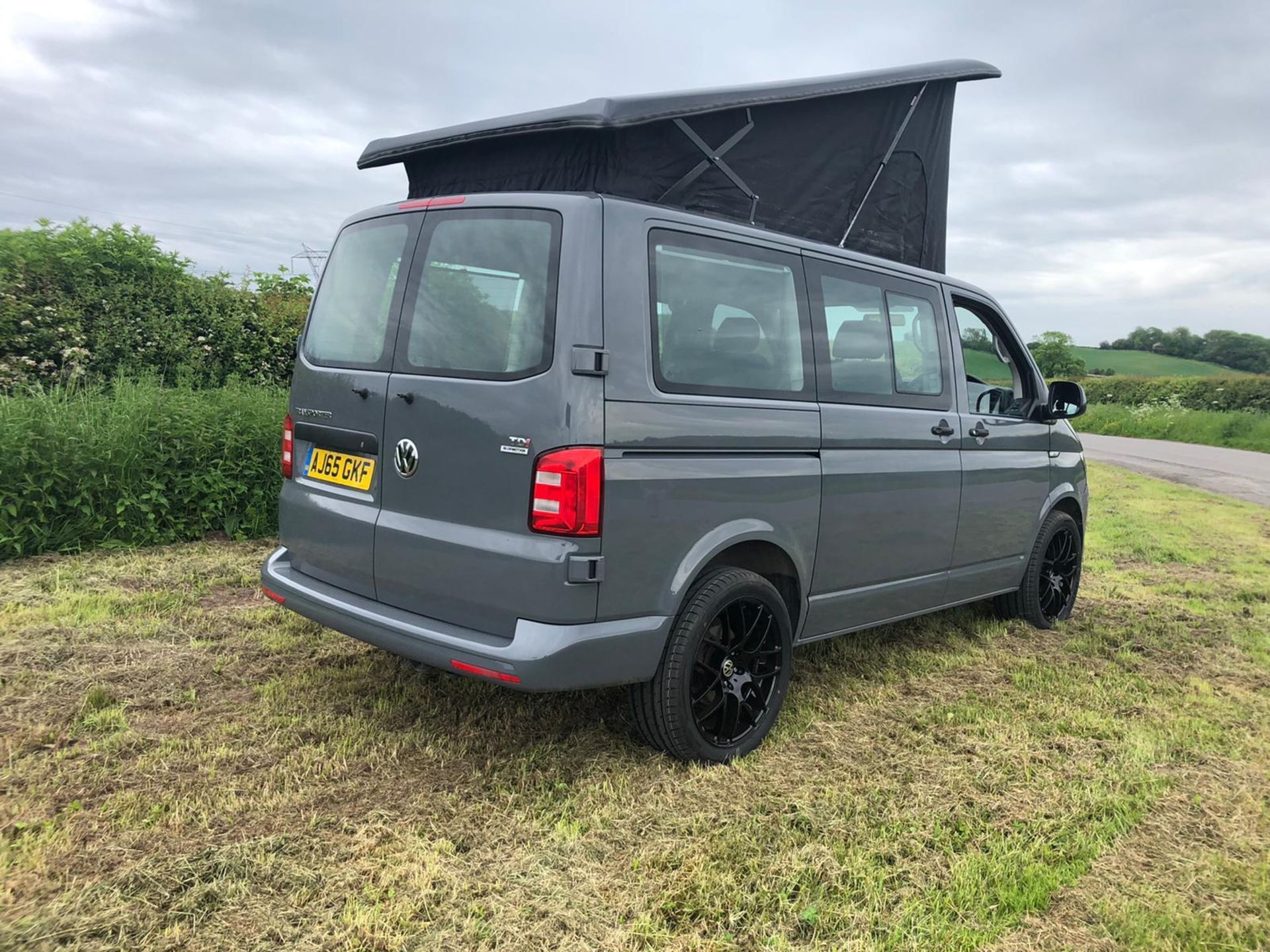 2016 VOLKSWAGEN 2 BIRTH CARAVELLE CAMPERVAN, NEW POP TOP, SHOWING 27,546 MILES *PLUS VAT* - Image 6 of 15