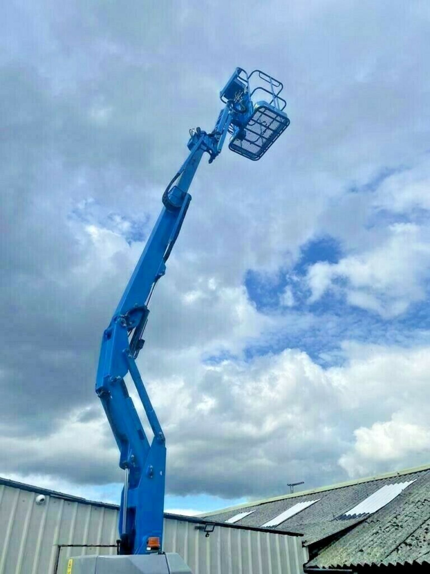 GENIE Z-30/20 ARTICULATED BOOM LIFT, YEAR 2015, WORKING HEIGHT 11.14M *PLUS VAT* - Image 4 of 10