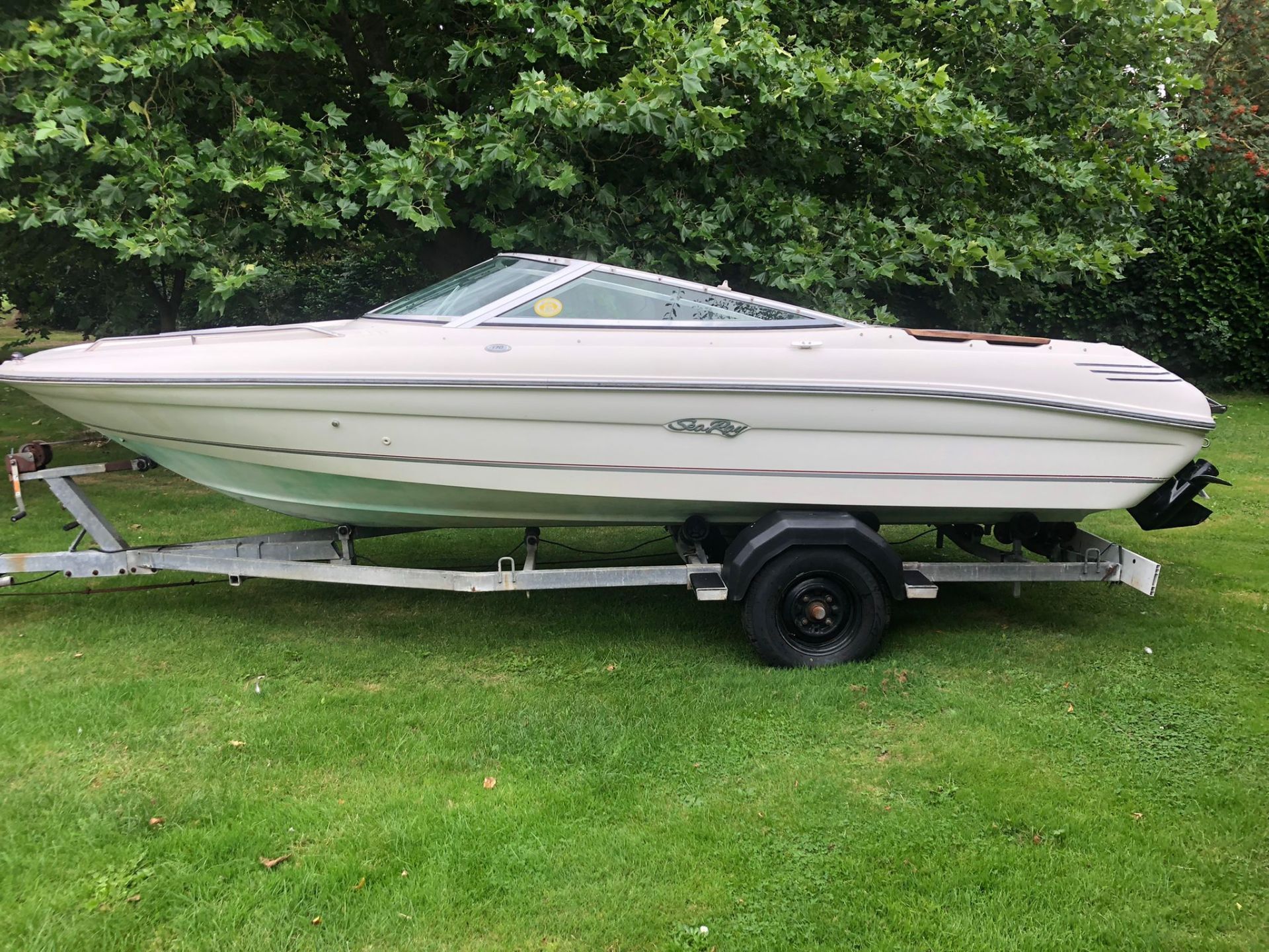 SEA RAY 170 BOAT WITH TRAILER, LICENSED FOR 6 PEOPLE, BRAND NEW TYRES *NO VAT* - Image 3 of 16