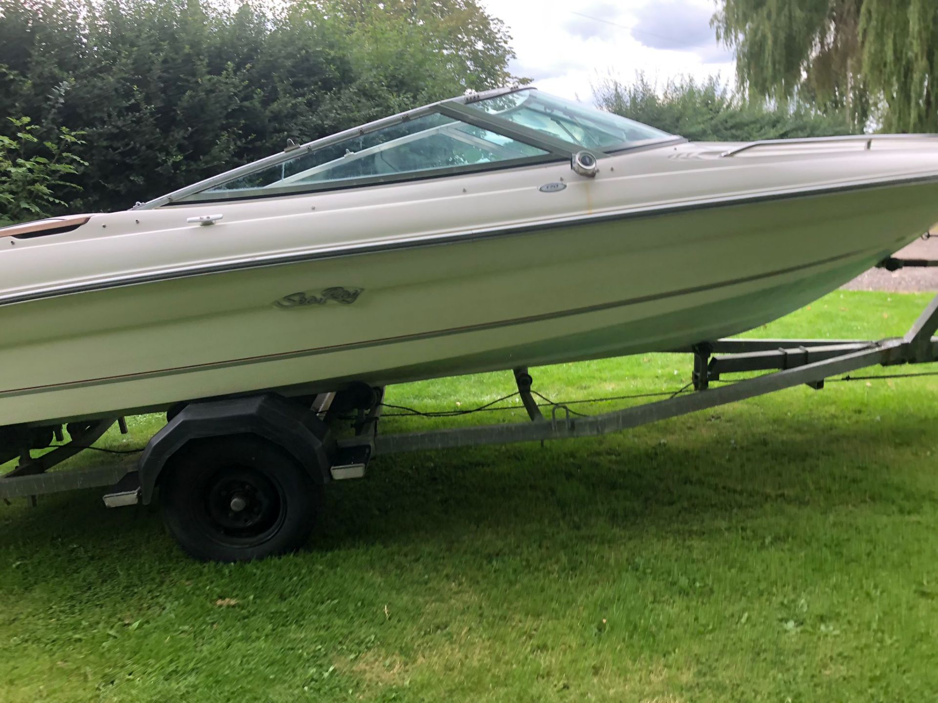 SEA RAY 170 BOAT WITH TRAILER, LICENSED FOR 6 PEOPLE, BRAND NEW TYRES *NO VAT* - Image 4 of 16