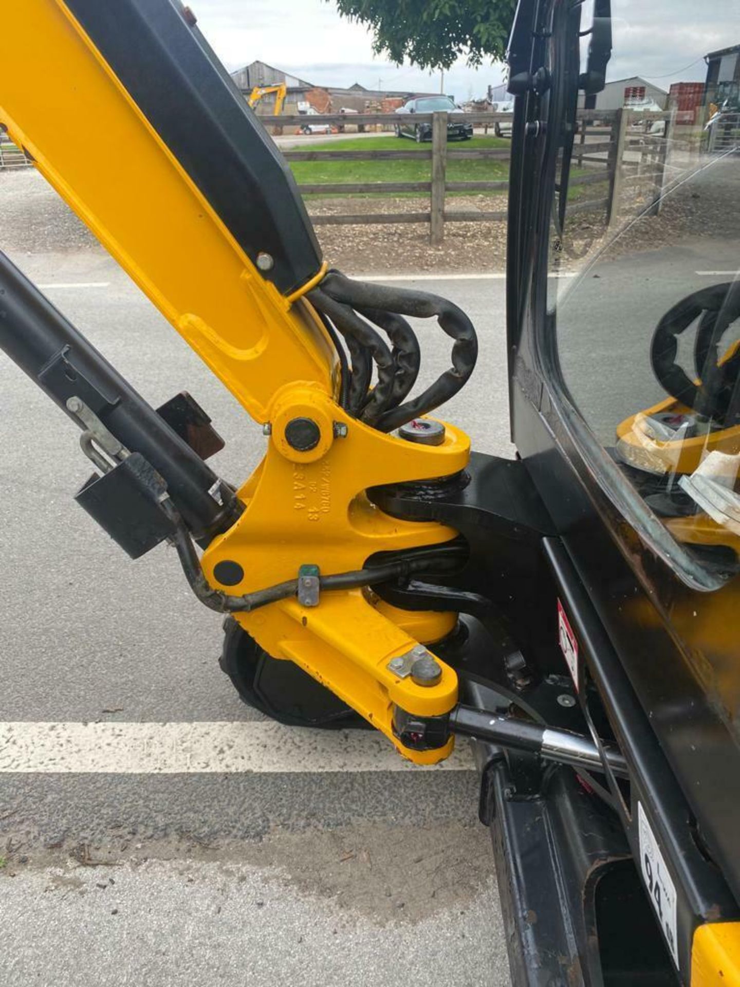 JCB MINI DIGGER 8026, YEAR 2014, FULL CAB, DITCHING BUCKET & QUICK HITCH *PLUS VAT* - Image 8 of 12