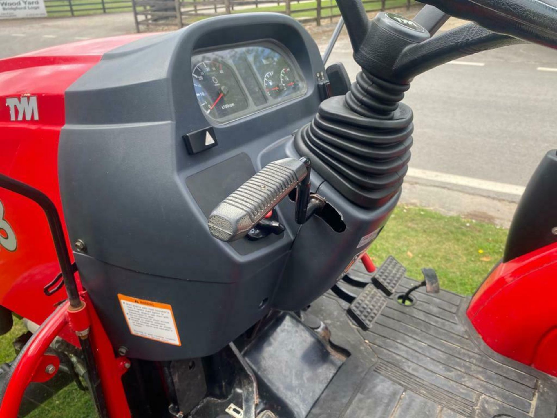 COMPACT TRACTOR TYM T353, ONLY 730 HOURS, POWER SHUTTLE, 4 WHEEL DRVE *PLUS VAT* - Image 10 of 12