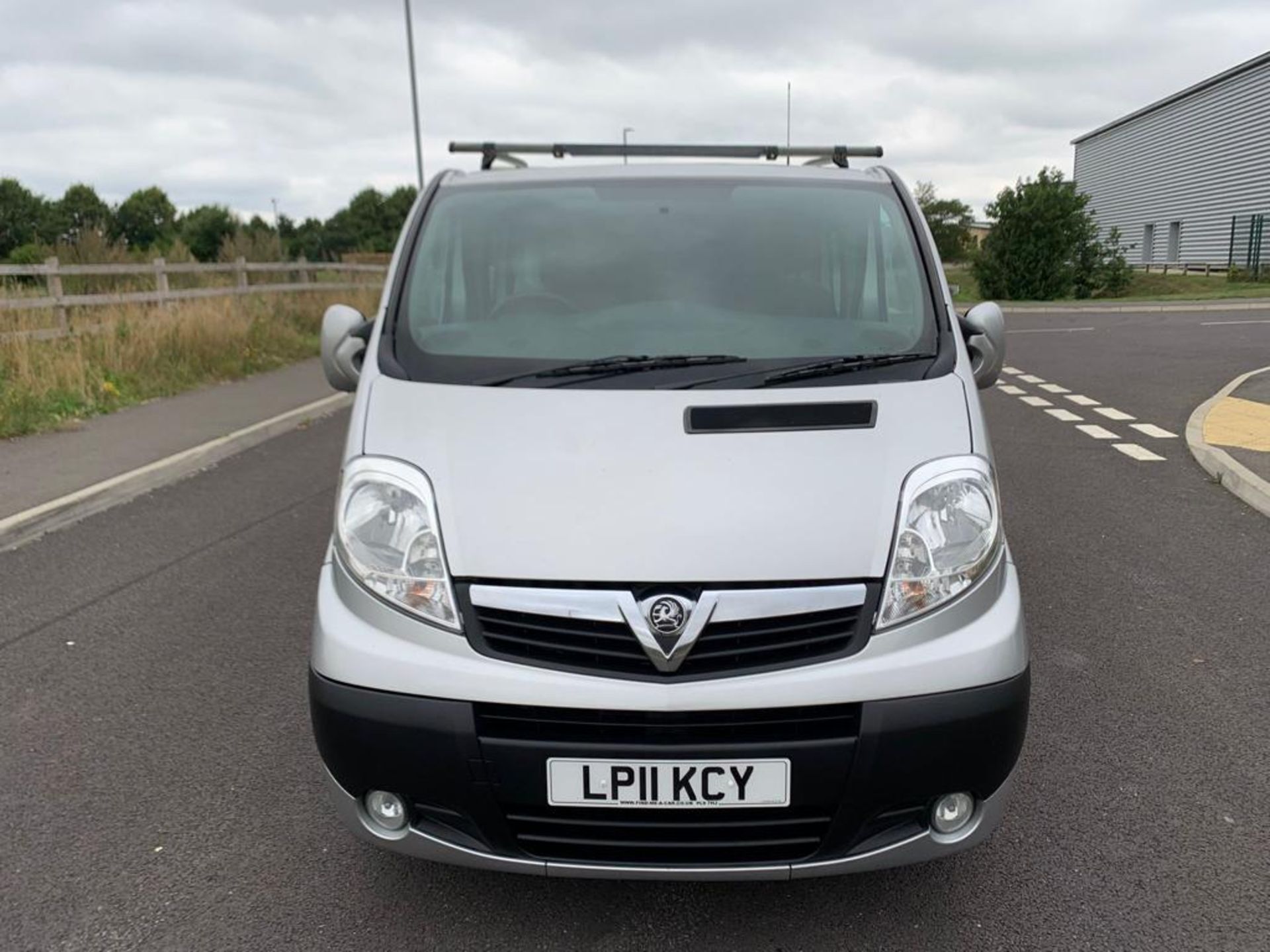 2011 VAUXHALL VIVARO 2900 SPORT CDTI SW SILVER PANEL VAN, 2.0 DIESEL, 135,848 MILES *NO VAT* - Image 2 of 19