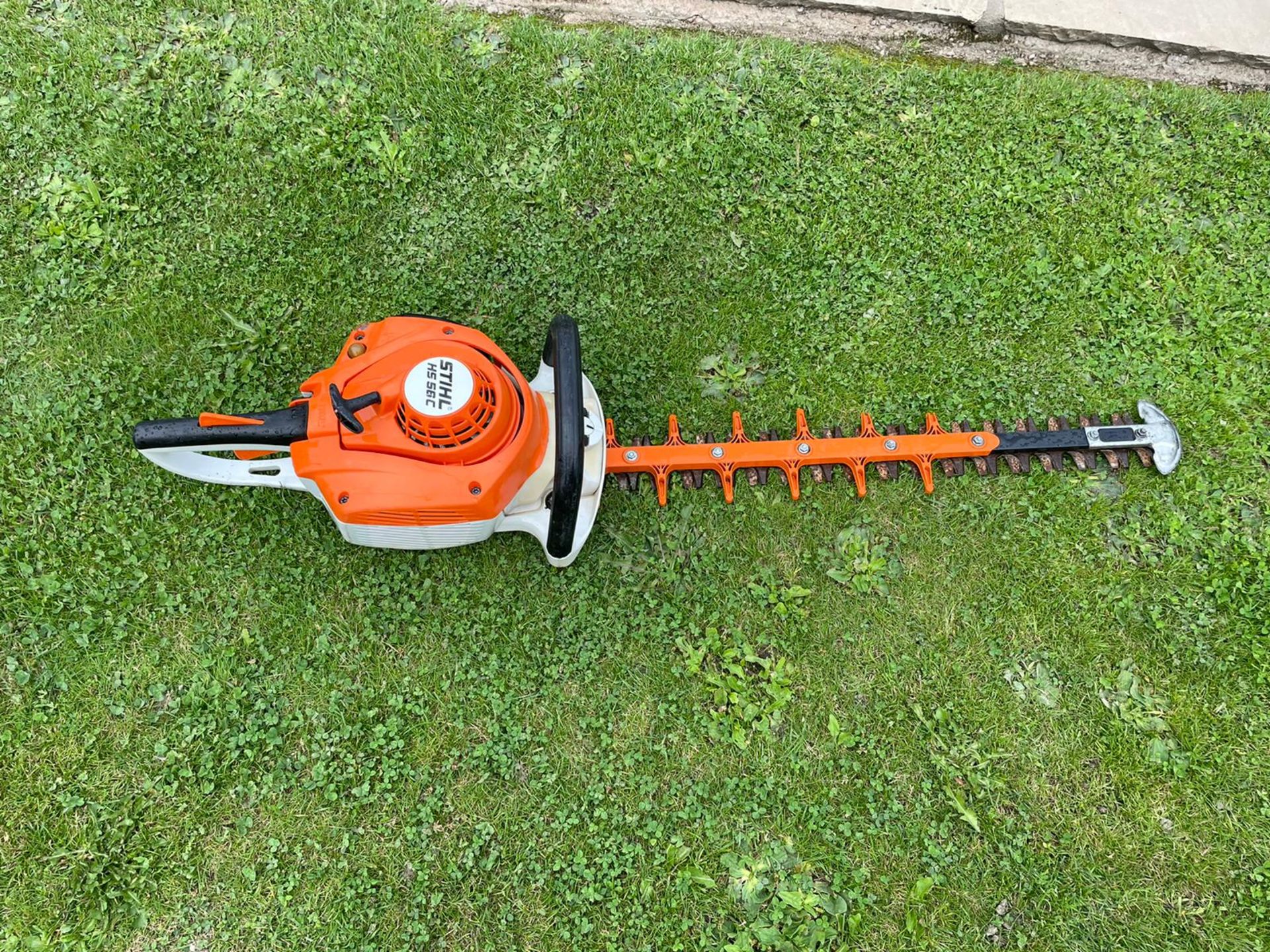STIHL HS56C HEDGE TRIMMER, RUNS AND WORKS, SOLD NEW IN MID 2017 *NO VAT* - Image 5 of 6
