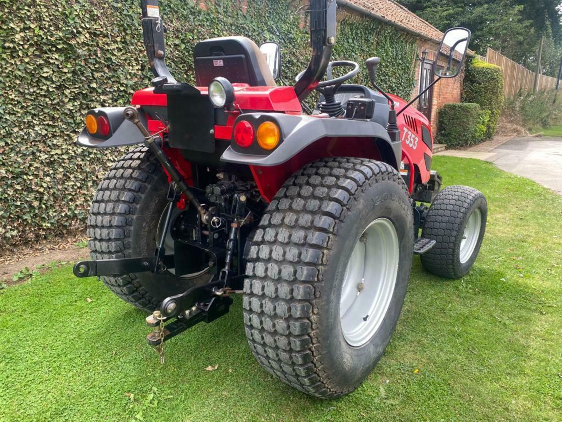 COMPACT TRACTOR TYM T353, ONLY 730 HOURS, POWER SHUTTLE, 4 WHEEL DRVE *PLUS VAT* - Image 6 of 12