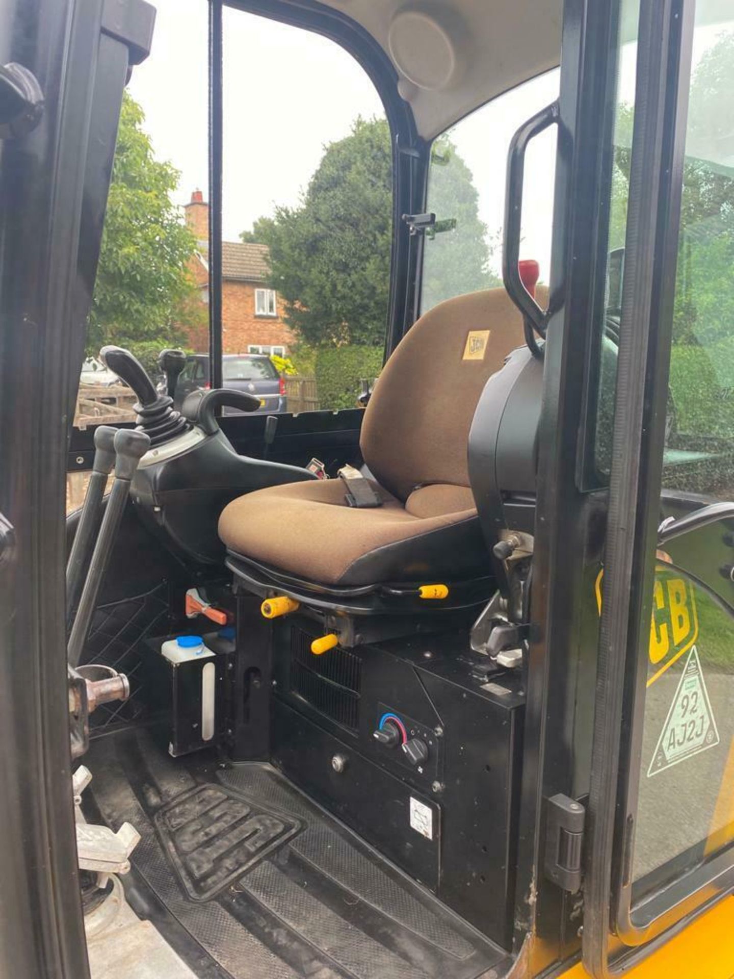 JCB MINI DIGGER 8026, YEAR 2014, FULL CAB, DITCHING BUCKET & QUICK HITCH *PLUS VAT* - Image 9 of 12