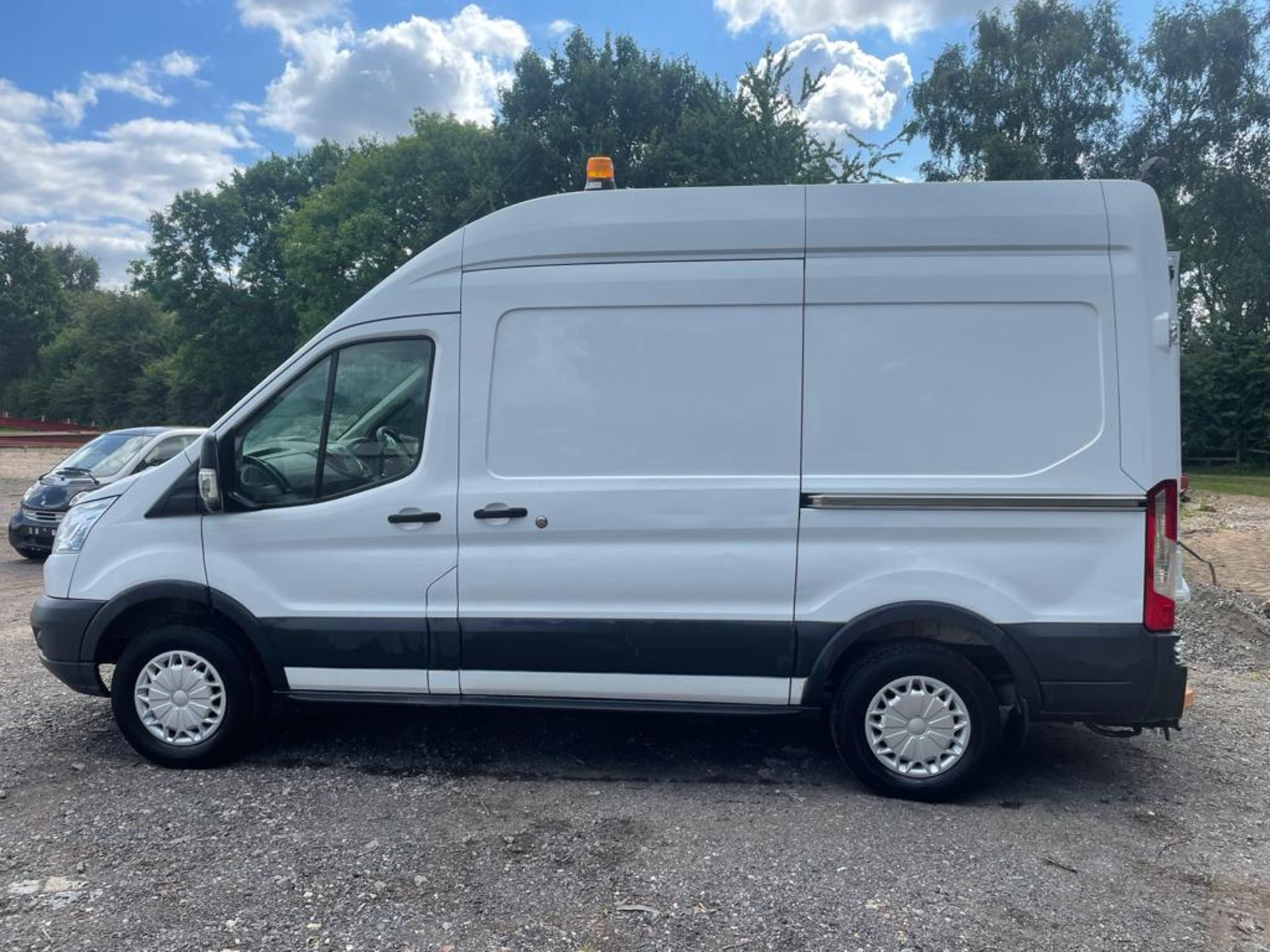 2015 FORD TRANSIT 350 L2H3 WHITE COMPRESSOR VAN, 2.2 DIESEL ENGINE, 146K MILES *PLUS VAT* - Image 4 of 12