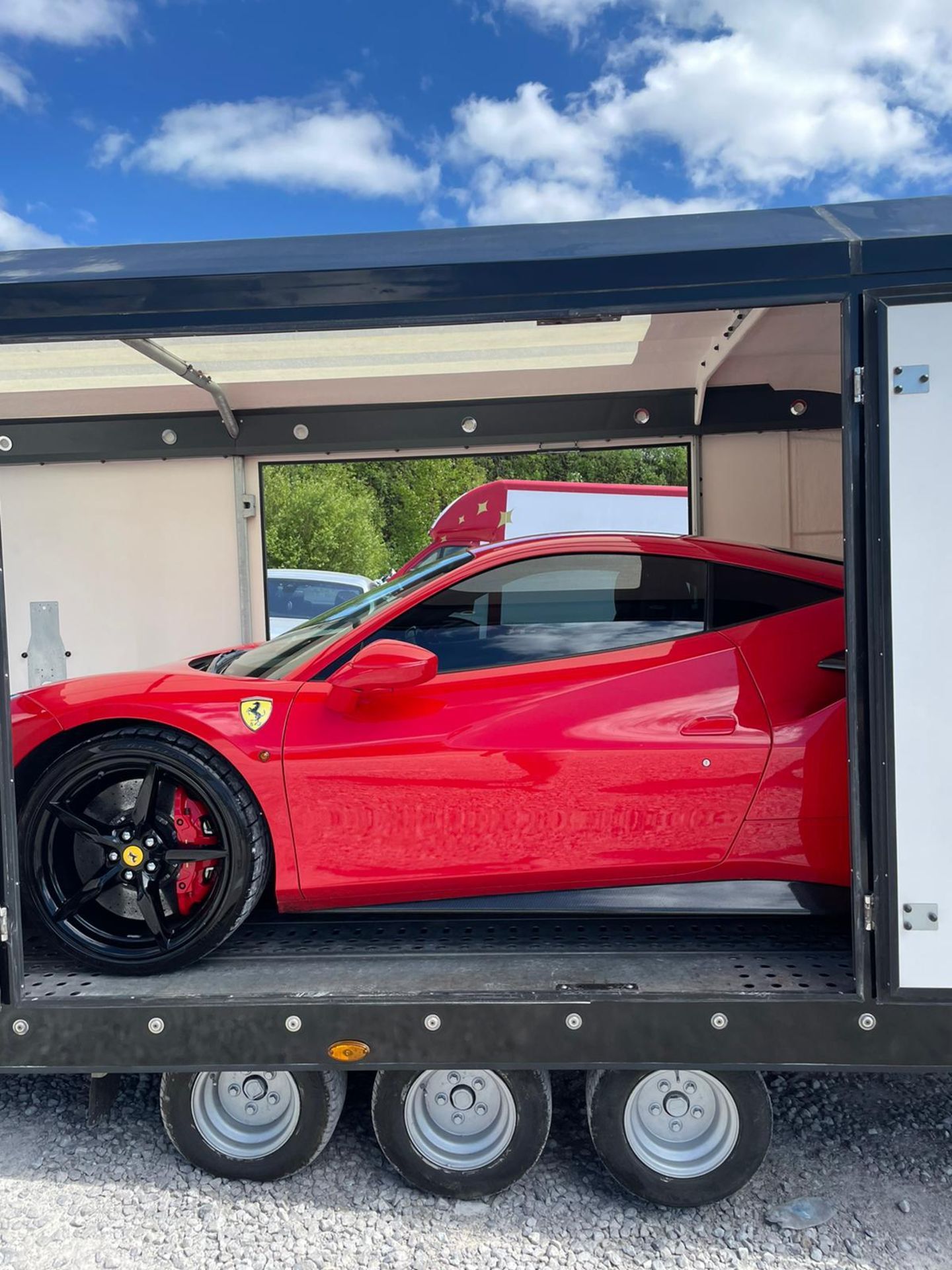 2016 FERRARI 488 GTB 2DR RED COUPE, PETROL, AUTOMATIC, 11K MILES, LEFT HAND DRIVE *NO VAT* - Image 14 of 23