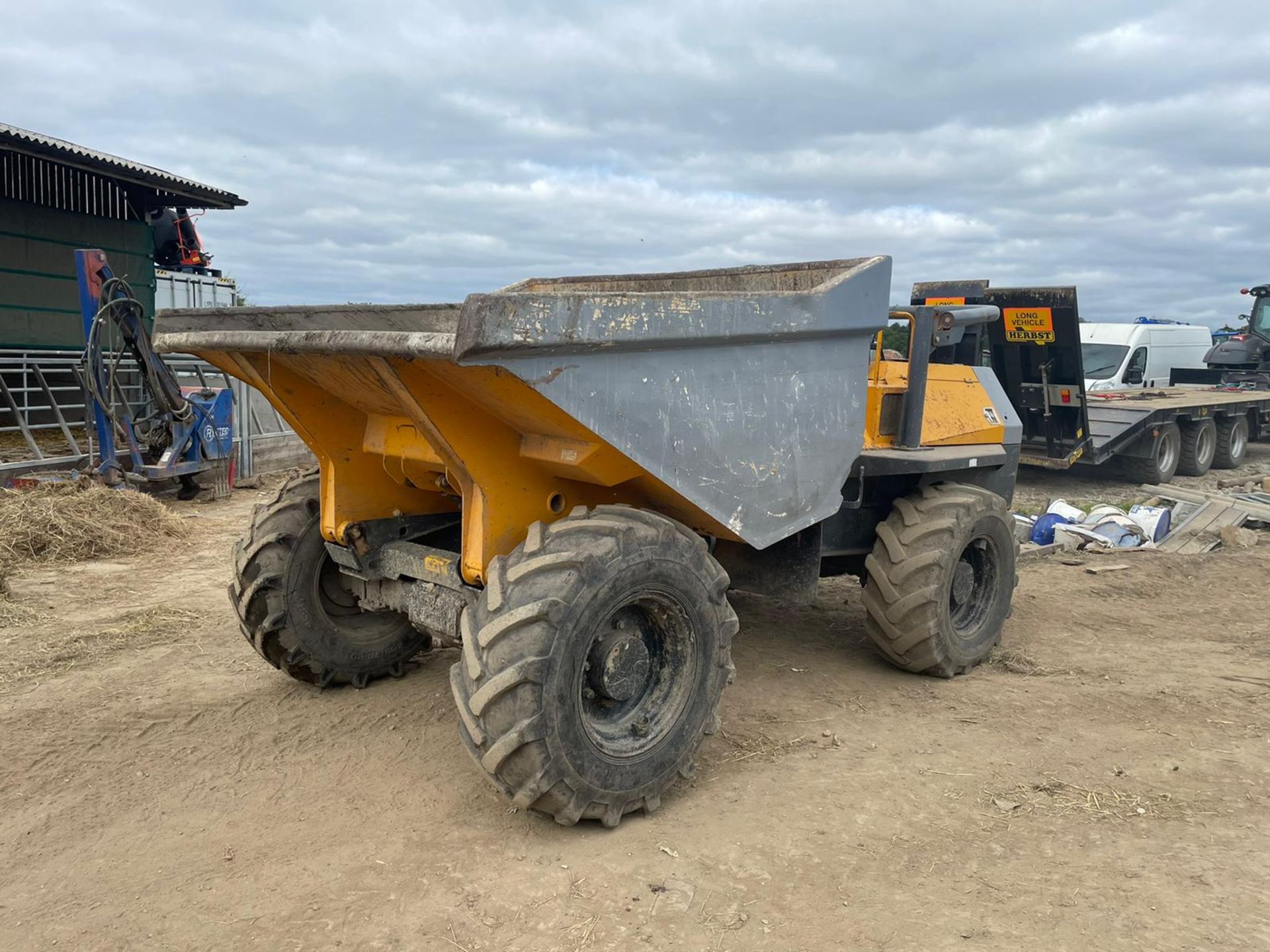 2011 TEREX TA6 6 TON ARTICULATED DUMPER, RUNS DRIVES AND DUMPS, SHOWING 3406 HOURS *PLUS VAT* - Image 6 of 12